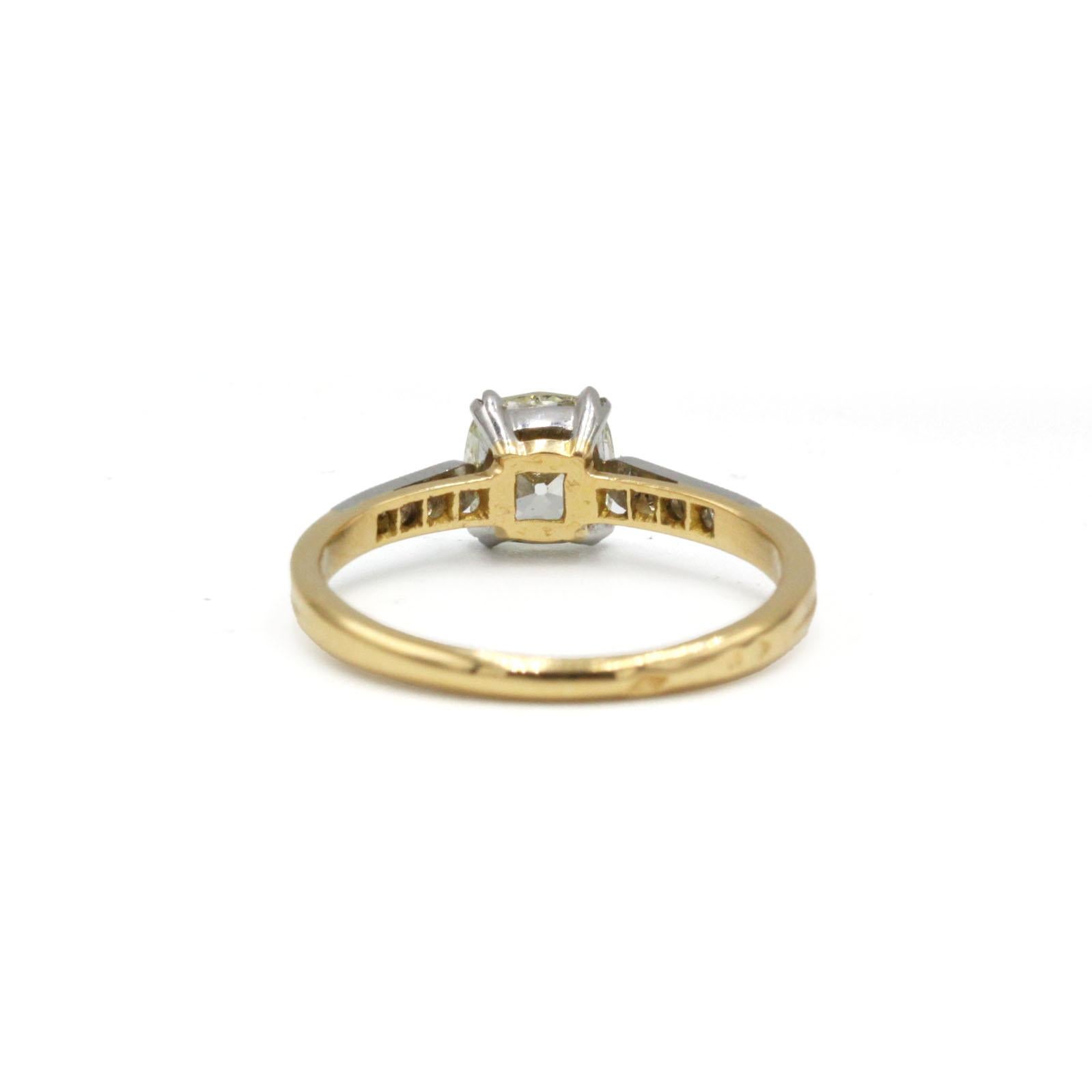 GIA Certified 1.03ct Old Mine Cut Diamond Solitaire Ring in 18K Gold en vente 1