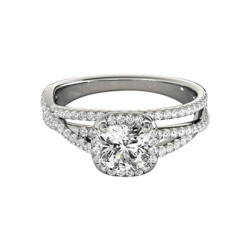 Anillo de diamantes con triple banda de pavé con halo de cojín de 1,04 quilates certificado por el GIA