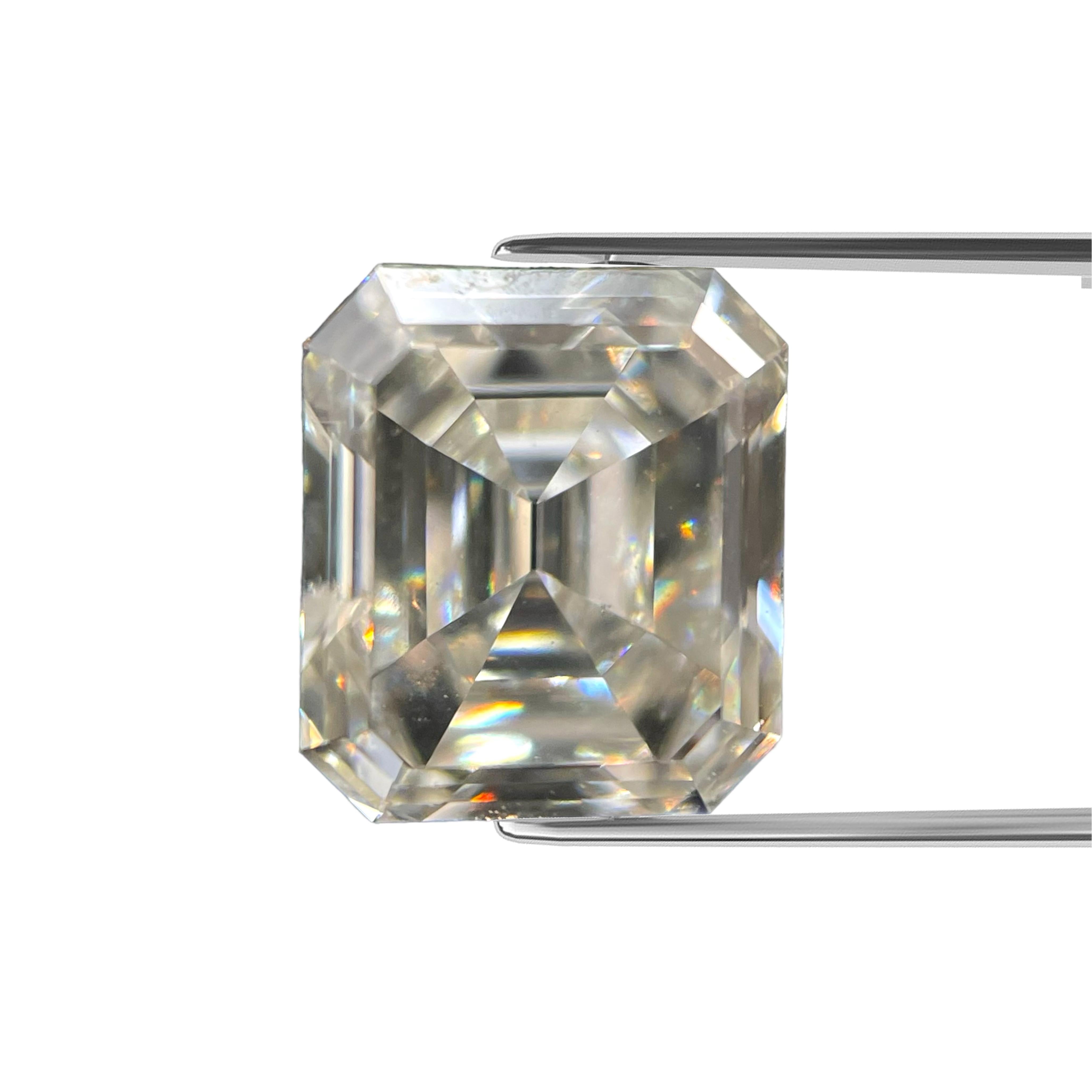 ITEM DESCRIPTION

ID #: NY56560
Stone Shape: EMERALD CUT
Diamond Weight: 1.04ct
Clarity: VS2
Color: I
Cut:	Excellent
Measurements: 6.04 x 5.22 x 3.47 mm
Depth %:	66.5%
Table %: 73%
Symmetry: Good
Polish: Good
Fluorescence: None
Certifying Lab: