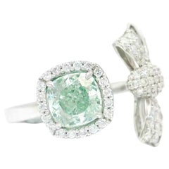 Anello con diamante certificato GIA da 1,04 carati di colore verde tenue con purezza I2