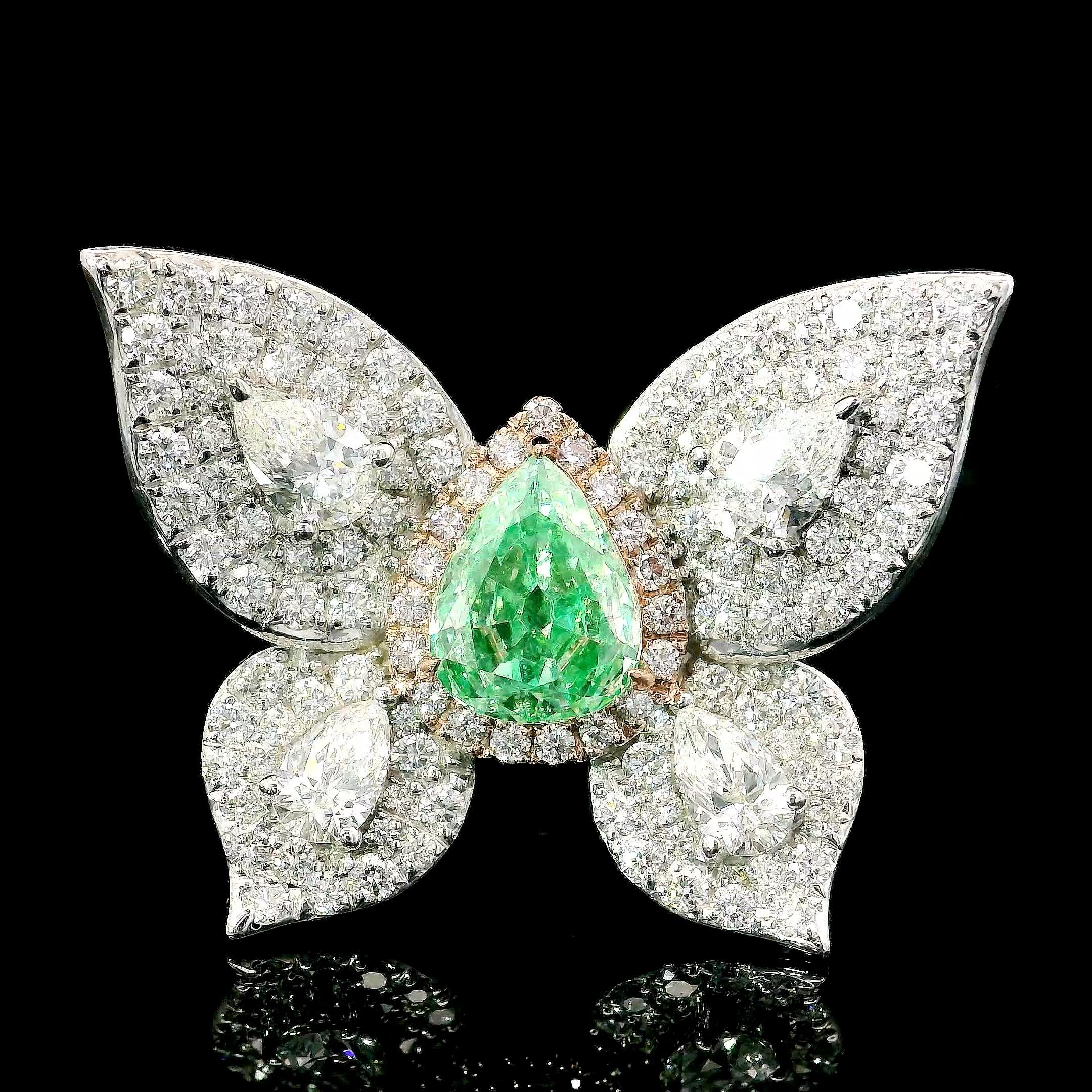18kt white gold ring with diamonds
  
  Gold colour & karat: White gold 18kt
  Weight: 7.99 grams
  
  Set with-
  Stone type: Diamonds
  Shape: Peat
  Carat: 1.04
  Colour: Fancy Light Yellowish Green
  Clarity: SI1
  
  Surrounding Stones: