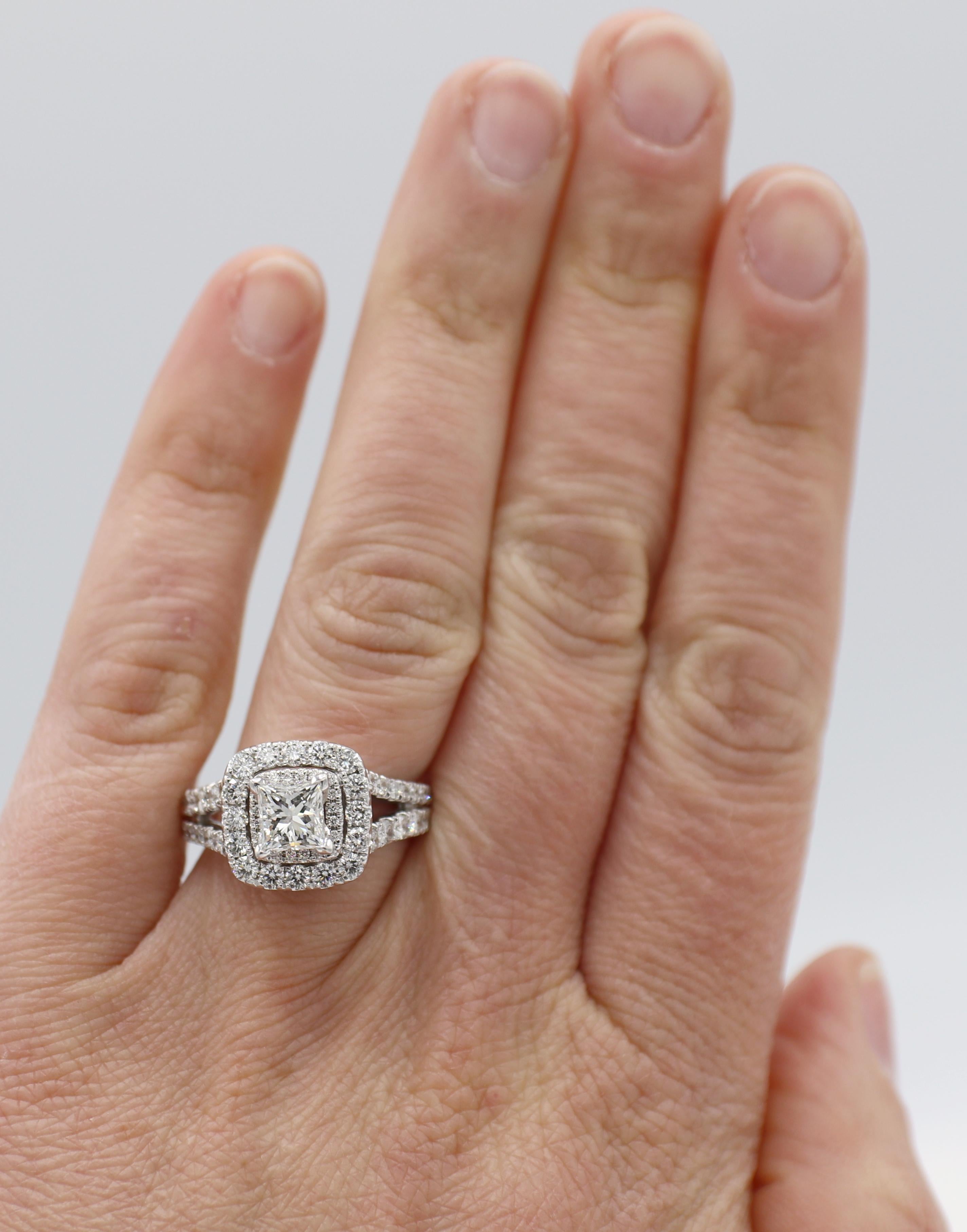GIA Certified 1.04 Carat H VS2 Princess Cut Vera Wang Diamond Engagement Ring In Excellent Condition In  Baltimore, MD