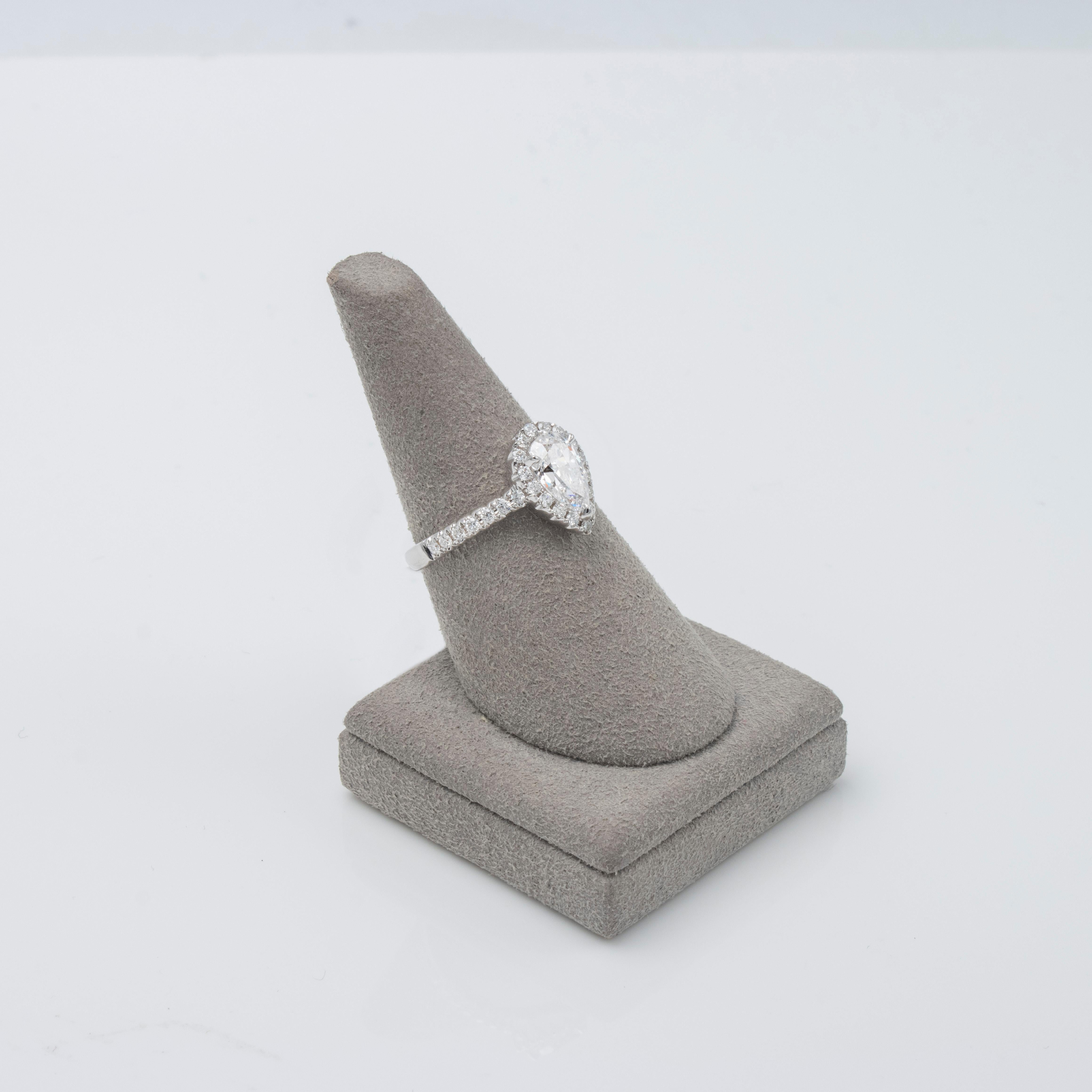 Roman Malakov Verlobungsring mit GIA-zertifiziertem 1.04 Karat birnenförmigem Diamant-Halo im Angebot 3