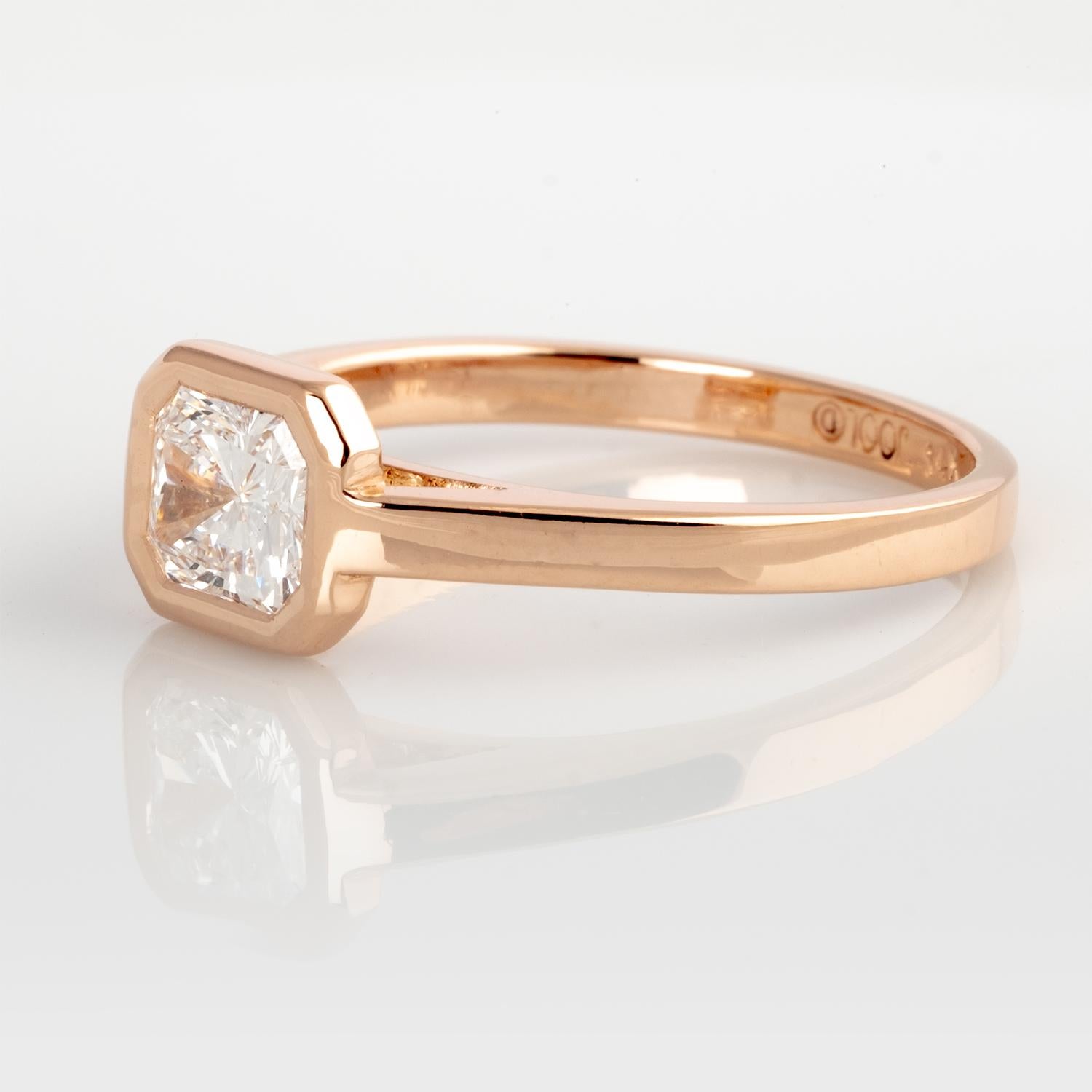 Modern GIA Certified 1.04 Carat Radiant Diamond and Rose Gold Solitaire Ring For Sale