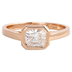 Anillo solitario de oro rosa y diamante radiante de 1,04 quilates certificado por el GIA