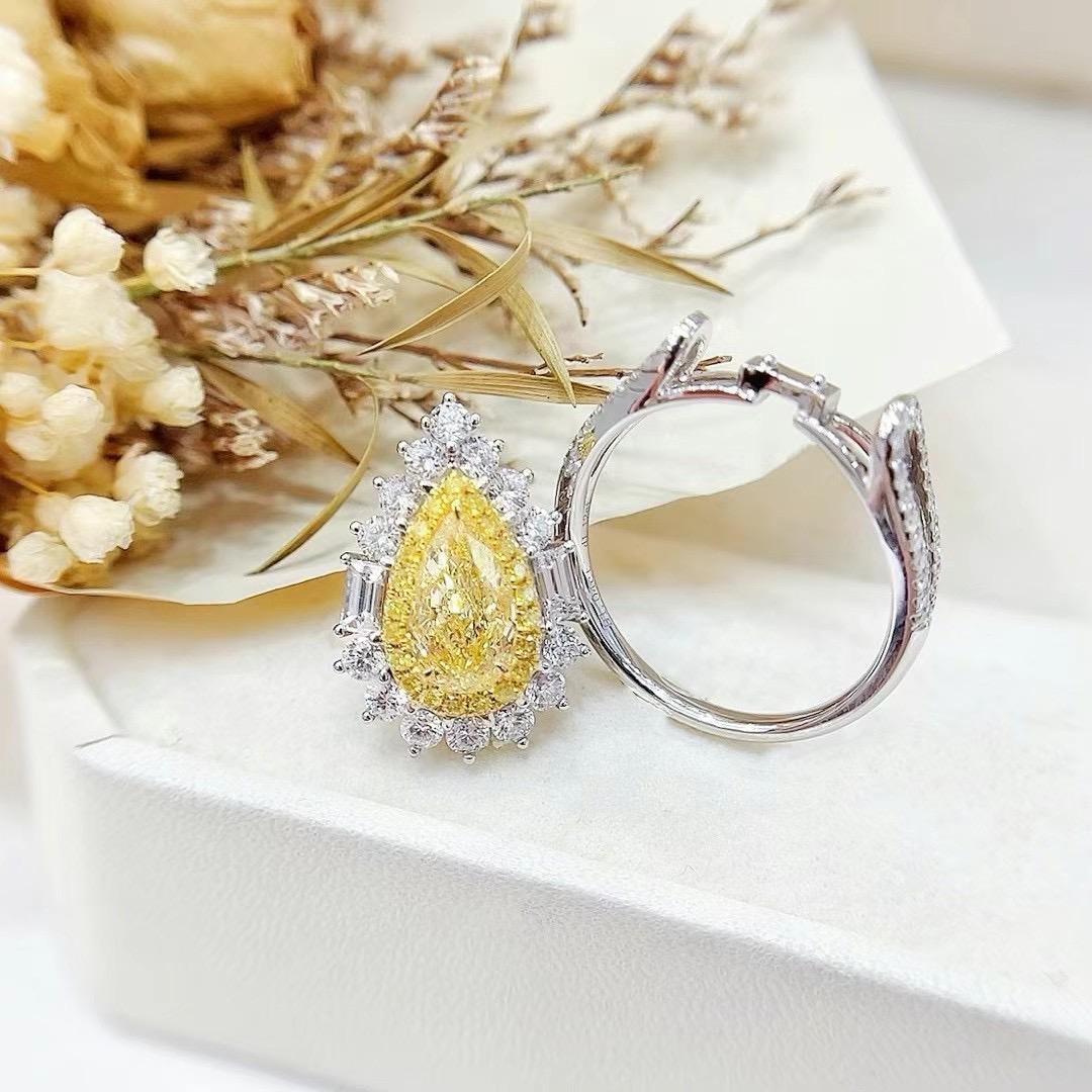 GIA Certified 1.04 CT Fancy Light Yellow Diamond Ring & Pendant with Diamonds For Sale 1