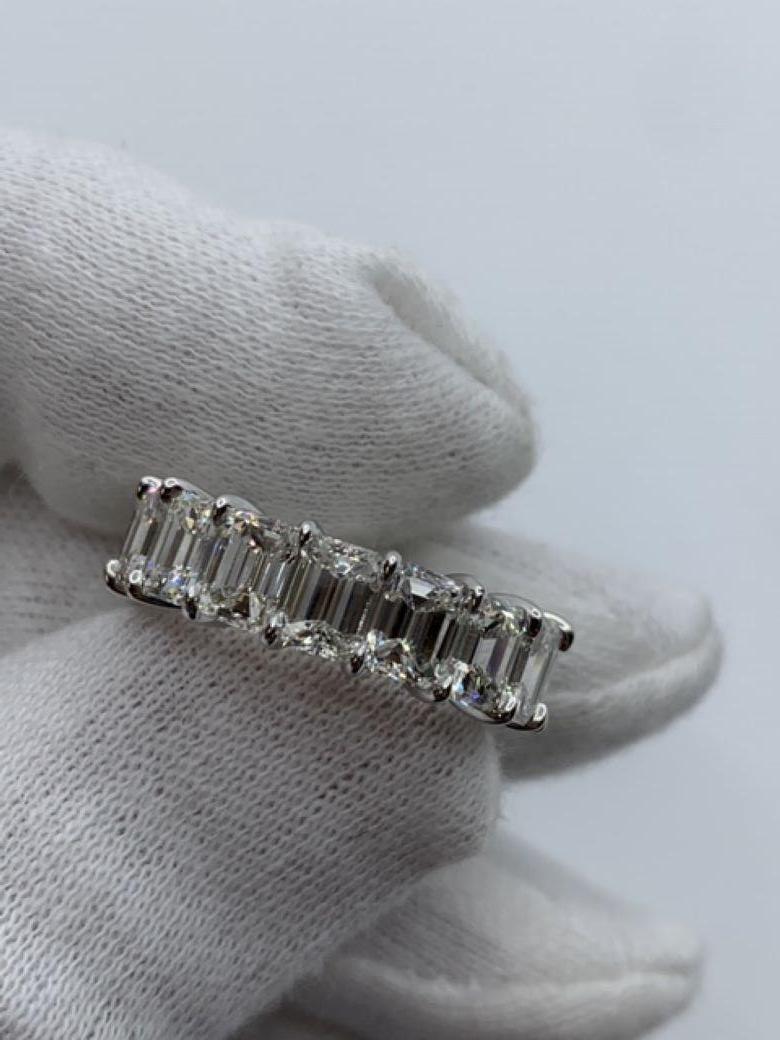 GIA Certified 10.40 Carat Emerald Cut Diamond Eternity Band Ring In New Condition For Sale In New York, NY