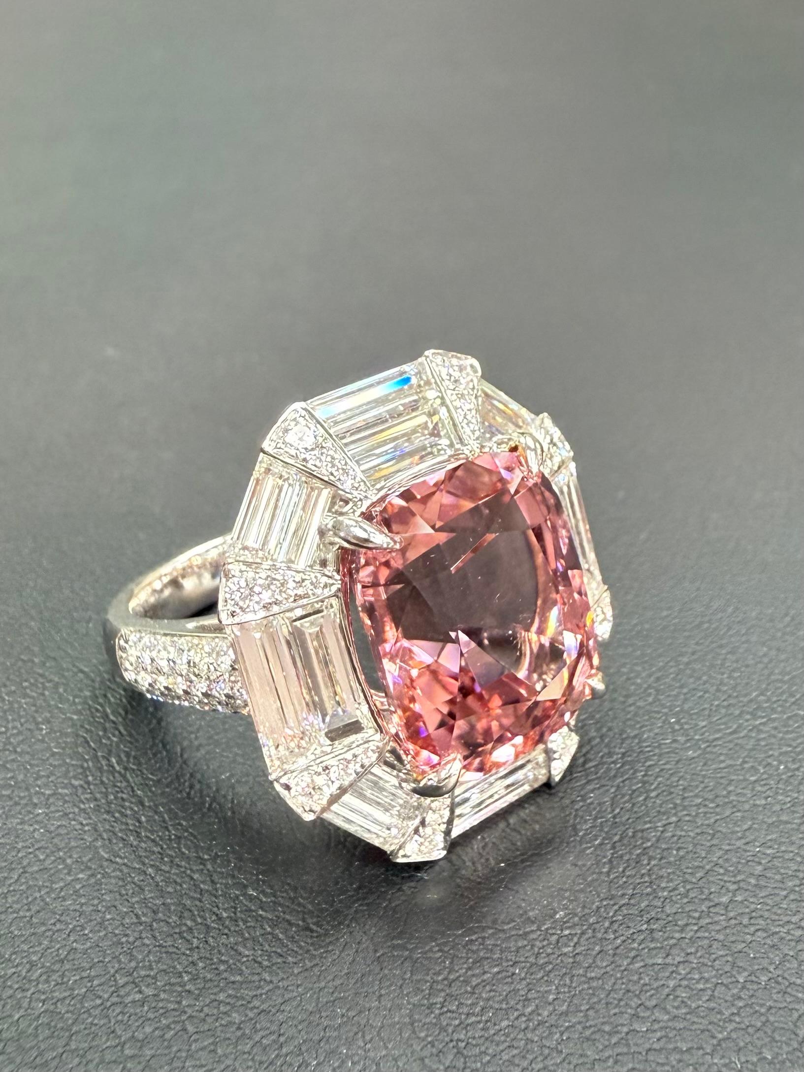 Anillo de turmalina rosa y diamantes de 10,43 quilates certificado por el GIA, una gran joya Contemporáneo en venta