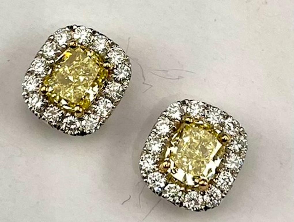 GIA-zertifizierte 1,04 Karat und 1,03 Karat strahlende natürliche gelbe Fancy-Diamant-Ohrringe (Radiantschliff) im Angebot