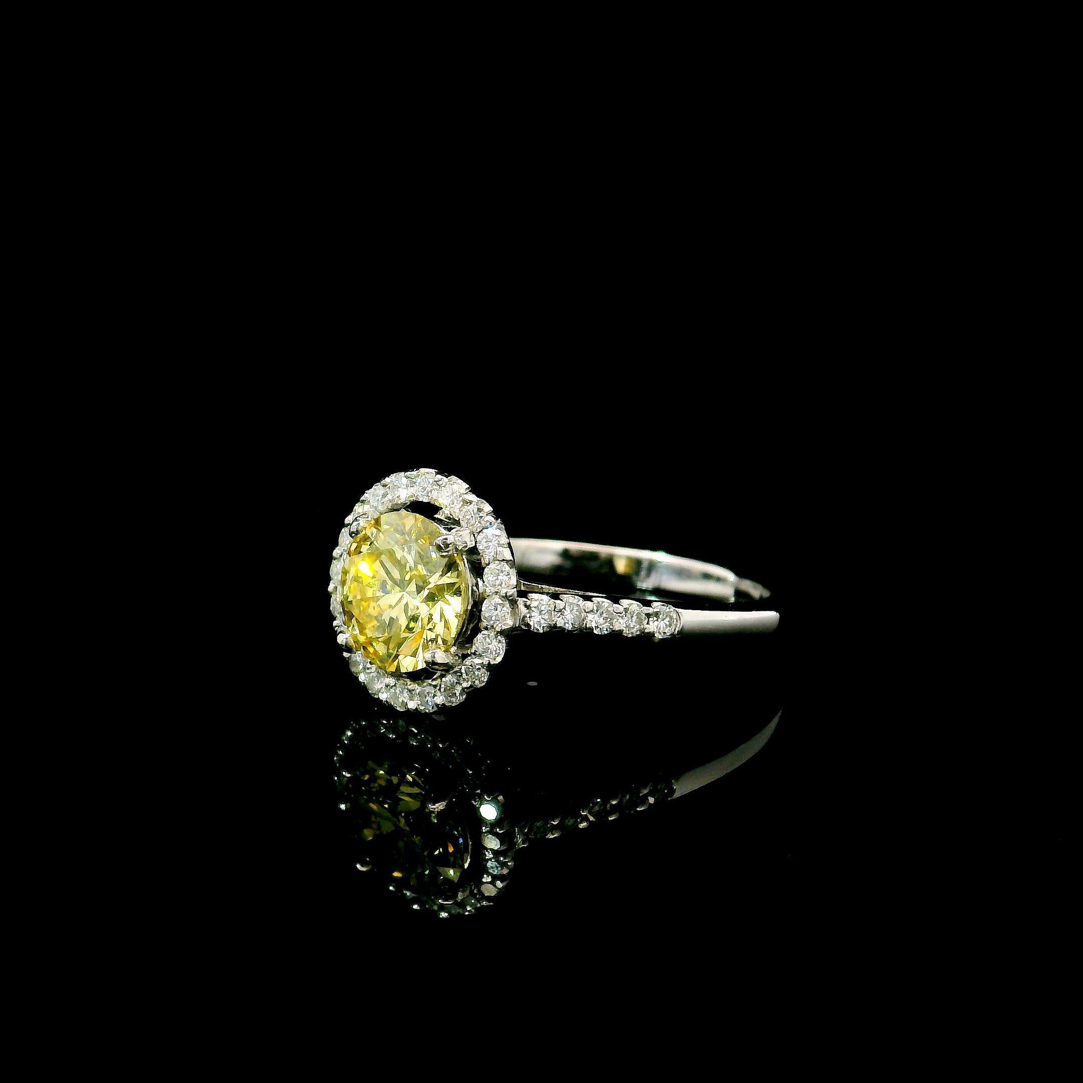 Bague en diamant jaune fantaisie de 1,05 carat de pureté SI1 certifiée par le GIA Neuf - En vente à บางรัก, TH