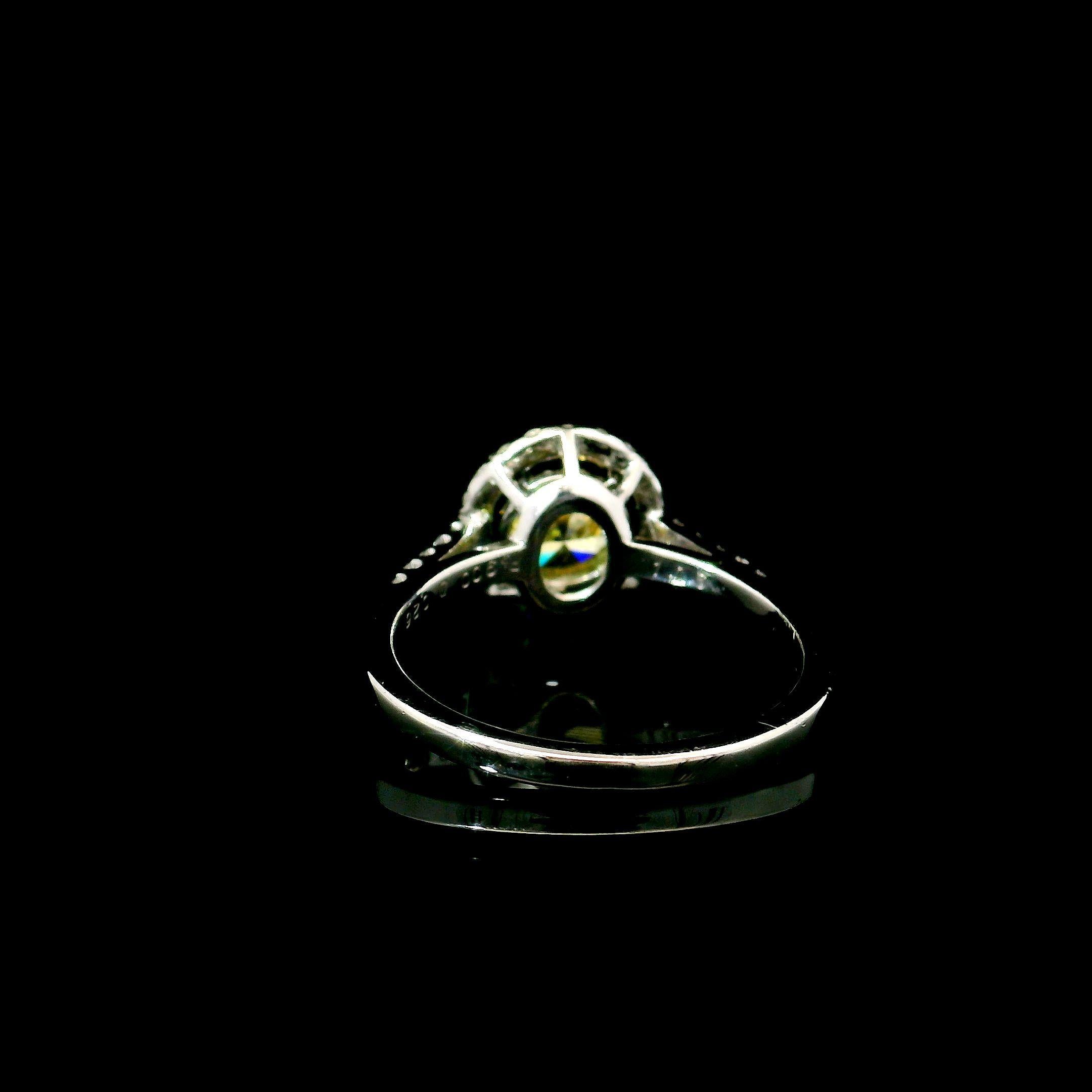 Bague en diamant jaune fantaisie de 1,05 carat de pureté SI1 certifiée par le GIA Unisexe en vente