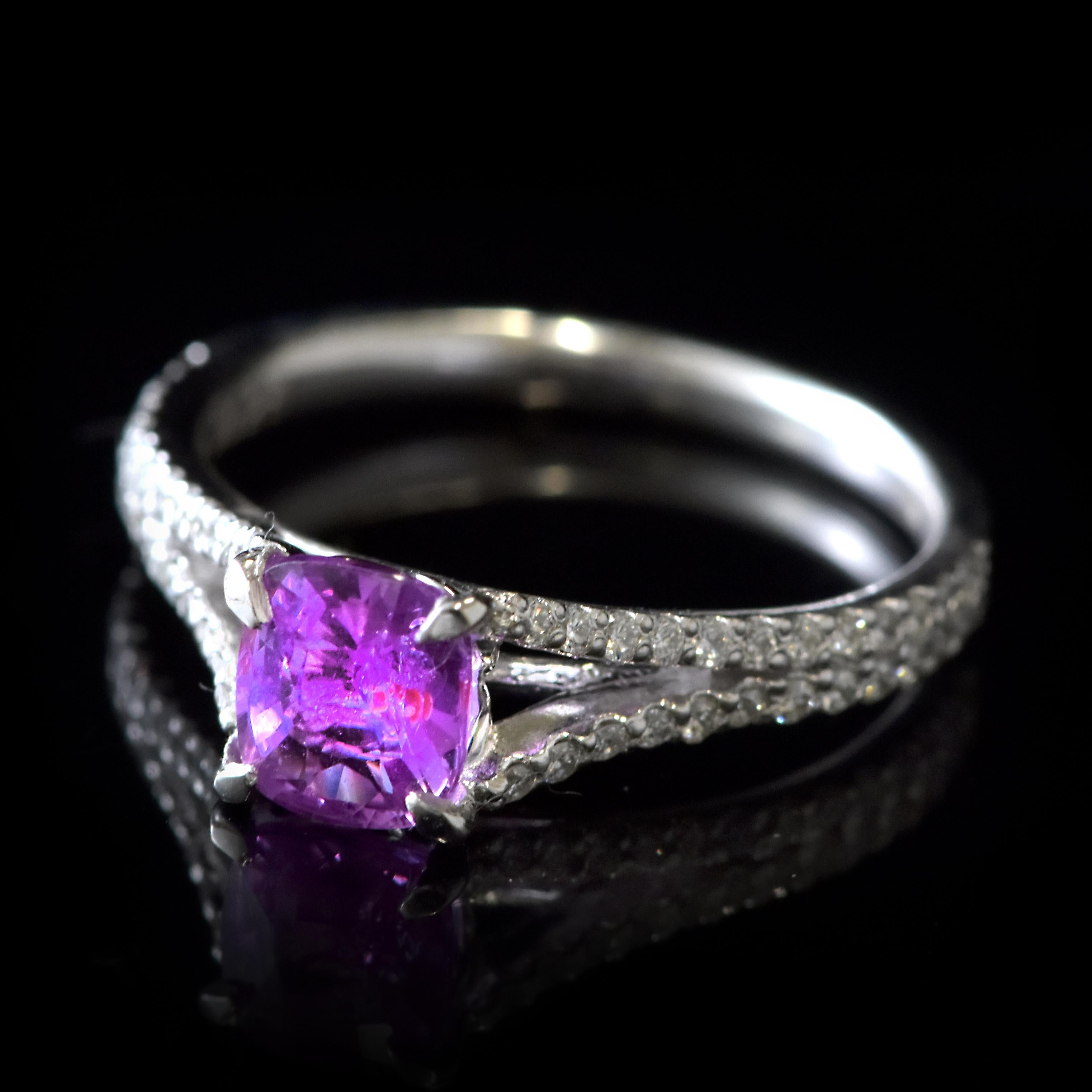 Anello con zaffiro rosa e diamante non riscaldato certificato GIA da 1,05 carati in platino in vendita 8