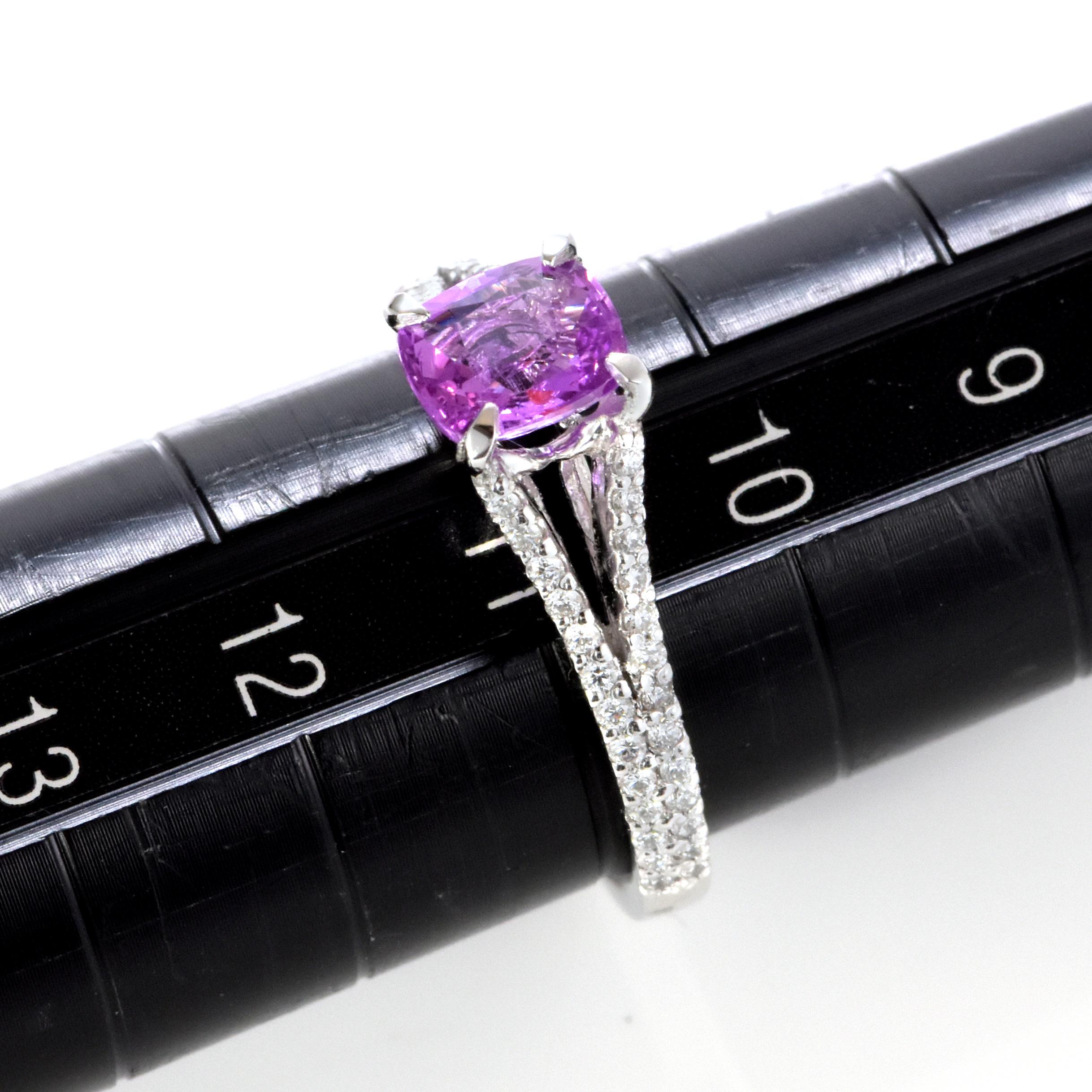 Anello con zaffiro rosa e diamante non riscaldato certificato GIA da 1,05 carati in platino in vendita 9