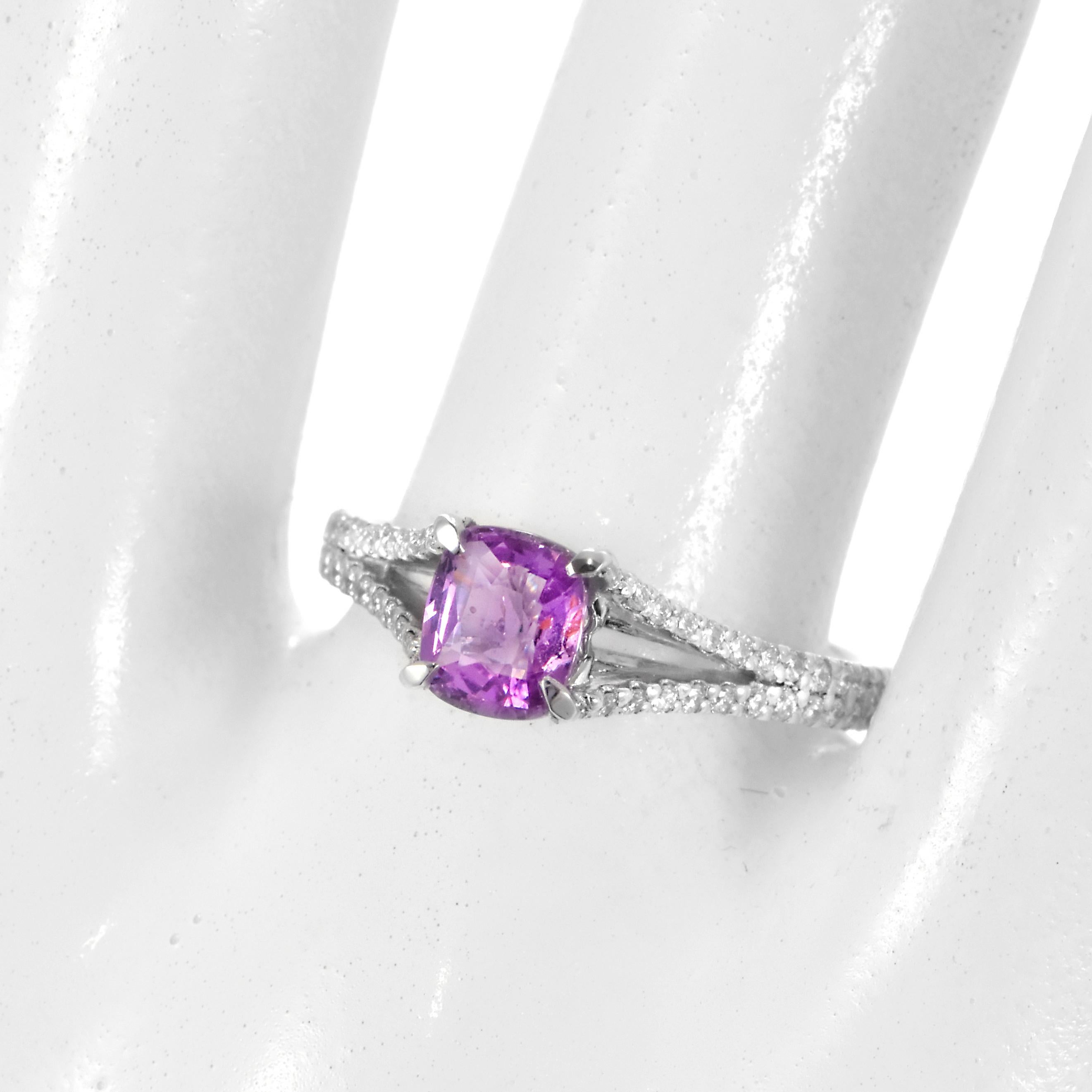 Moderno Anello con zaffiro rosa e diamante non riscaldato certificato GIA da 1,05 carati in platino in vendita