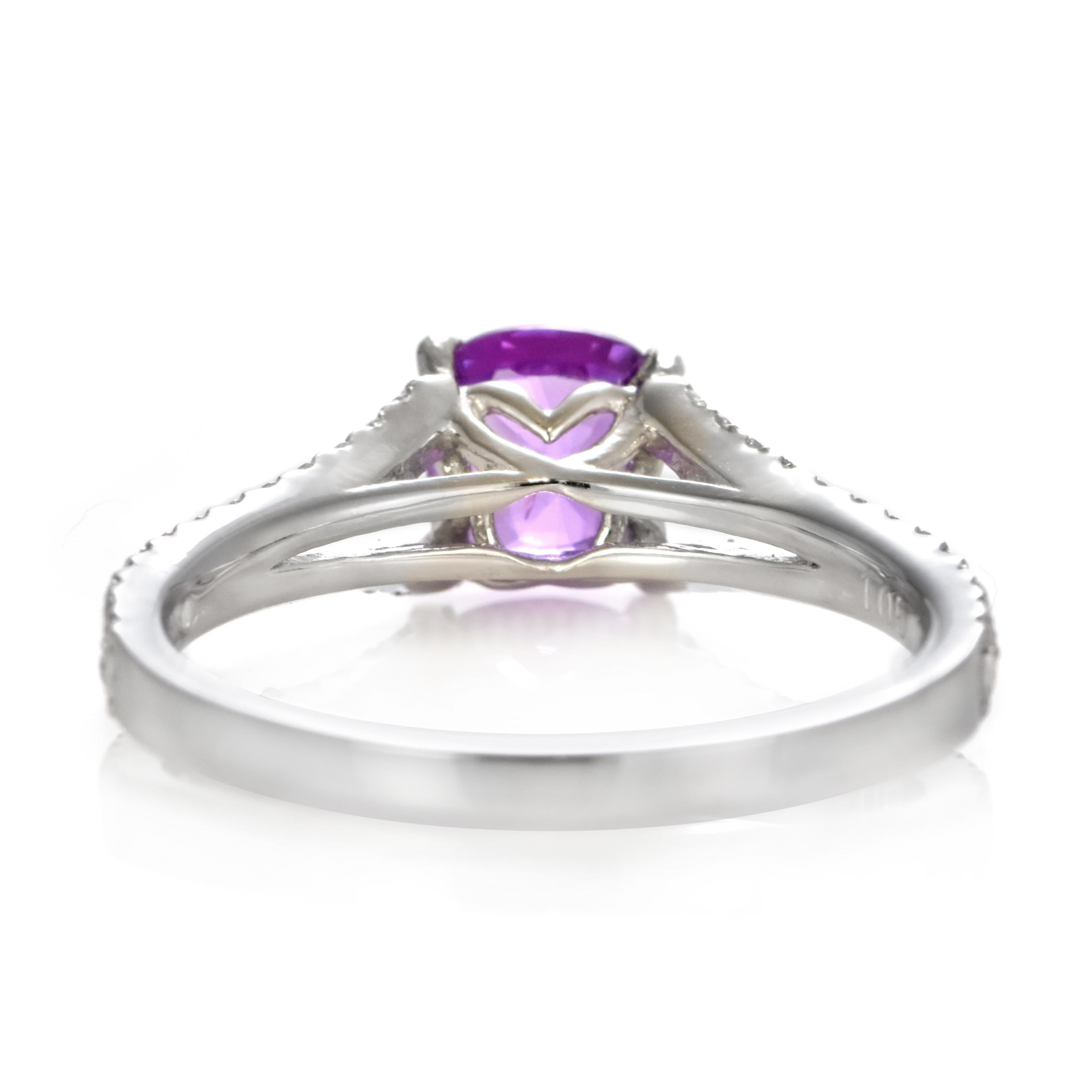 Anello con zaffiro rosa e diamante non riscaldato certificato GIA da 1,05 carati in platino in vendita 1