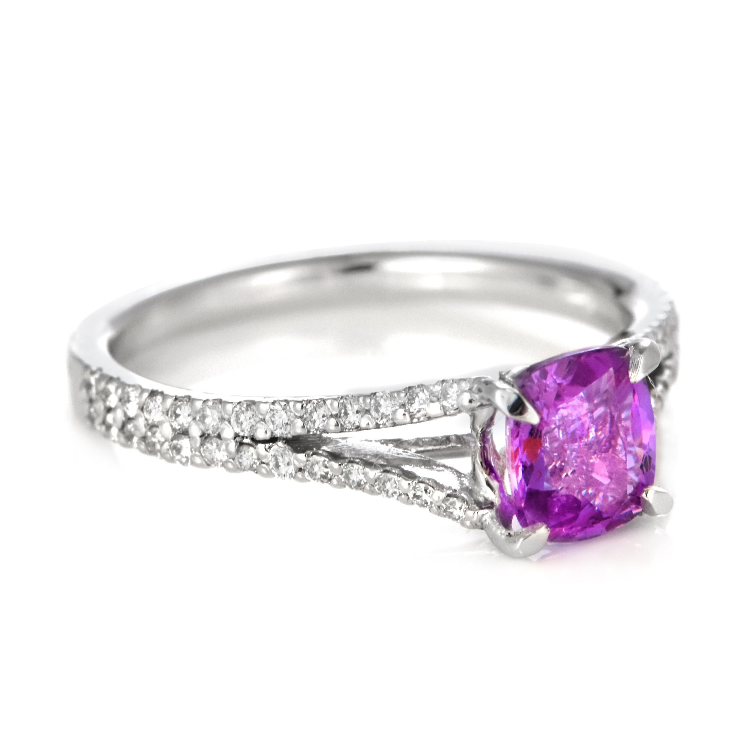 Anello con zaffiro rosa e diamante non riscaldato certificato GIA da 1,05 carati in platino in vendita 3