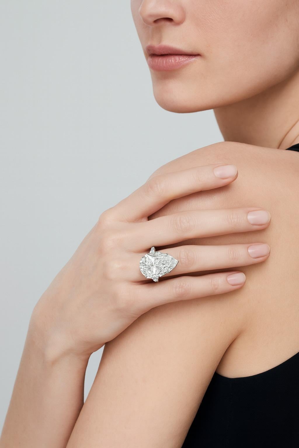 Anillo de platino con diamante Golconda de talla pera tipo IIa de 10,50 quilates certificado por GIA Contemporáneo en venta