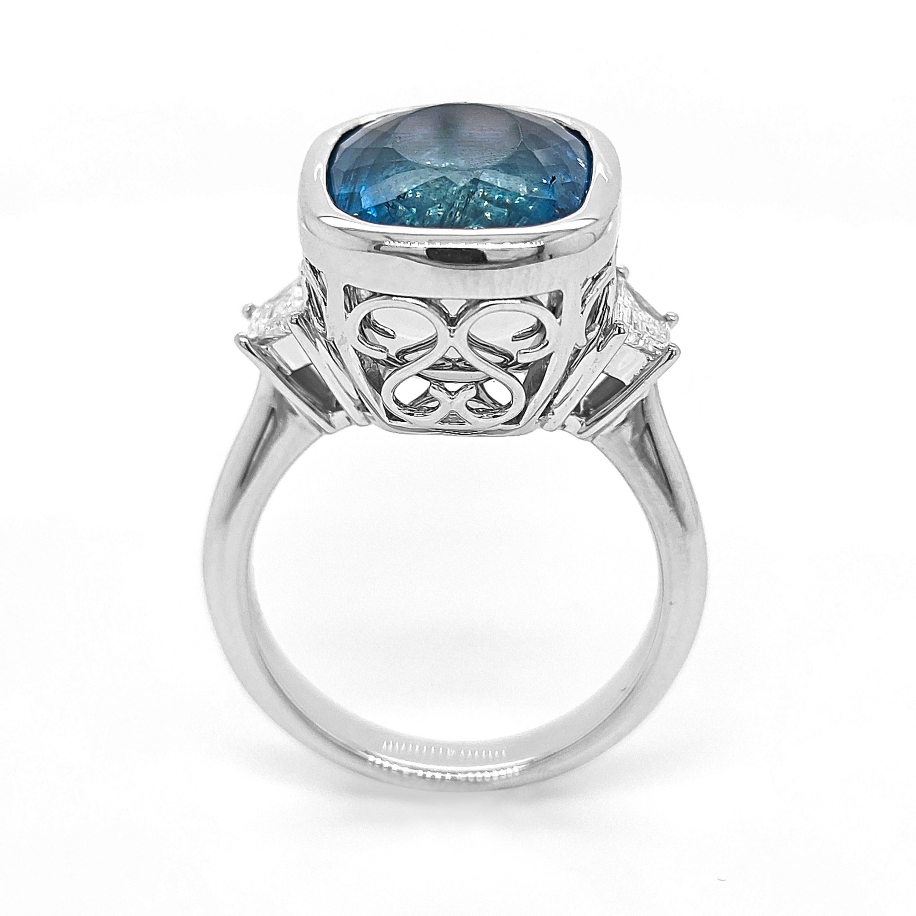 GIA Certified 10.53 Carat Aquamarine and White Diamond White Gold Ring In New Condition For Sale In New York, NY
