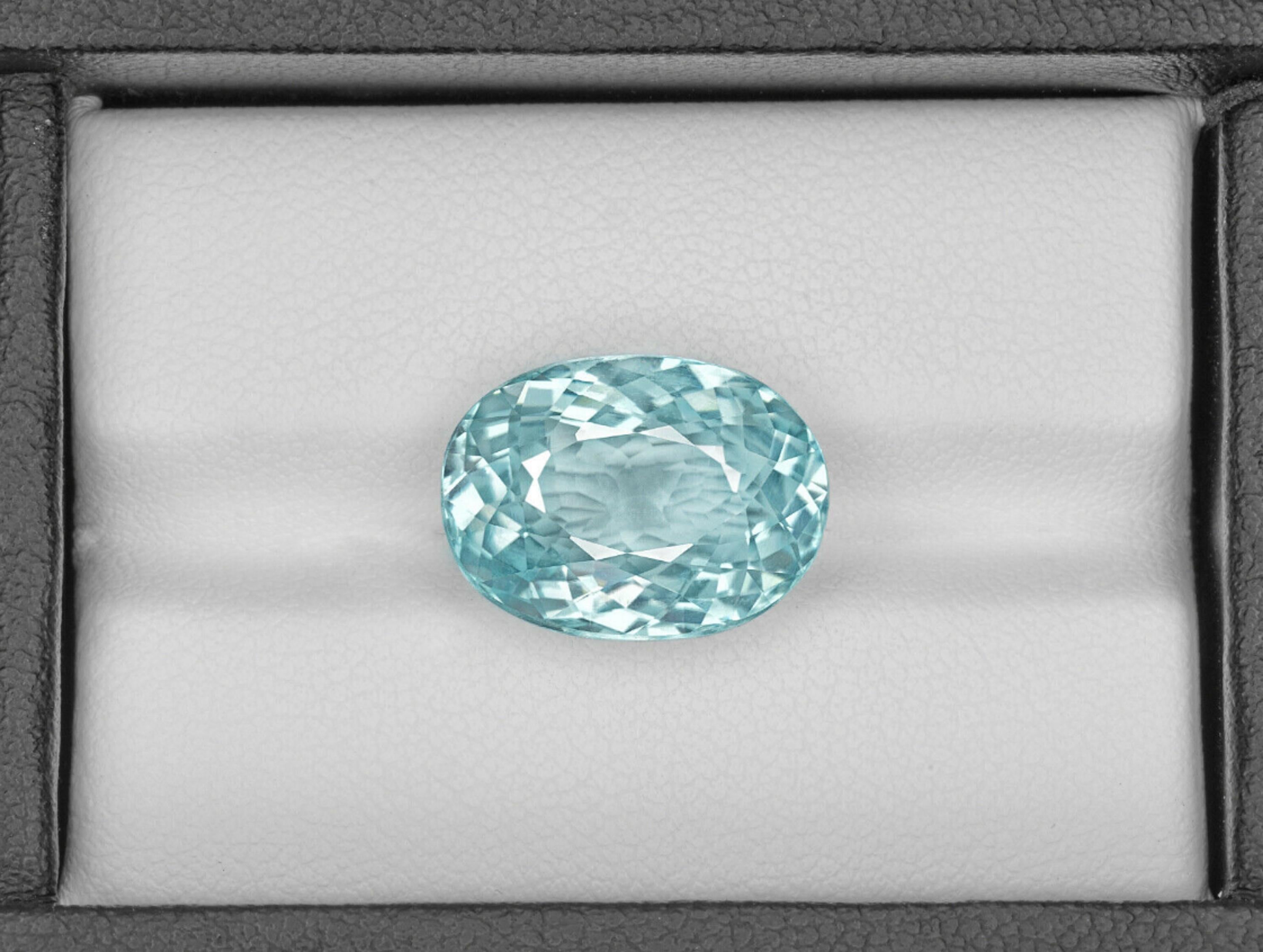 Amazing natural Gia certified authentic paraiba tourmaline with two side half moon natural diamonds.
Inquire us about the sale of the main stone we can make a substancial discount