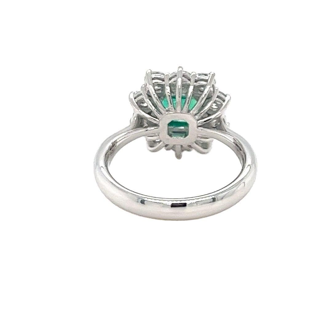 GIA-zertifizierter 1,06 Karat kolumbianischer Smaragd und Diamant-Halo-Ring aus Platin im Zustand „Neu“ im Angebot in Coral Gables, FL
