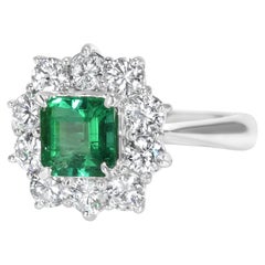 Bague halo de diamants et émeraude de Colombie certifiée GIA de 1,06 carat