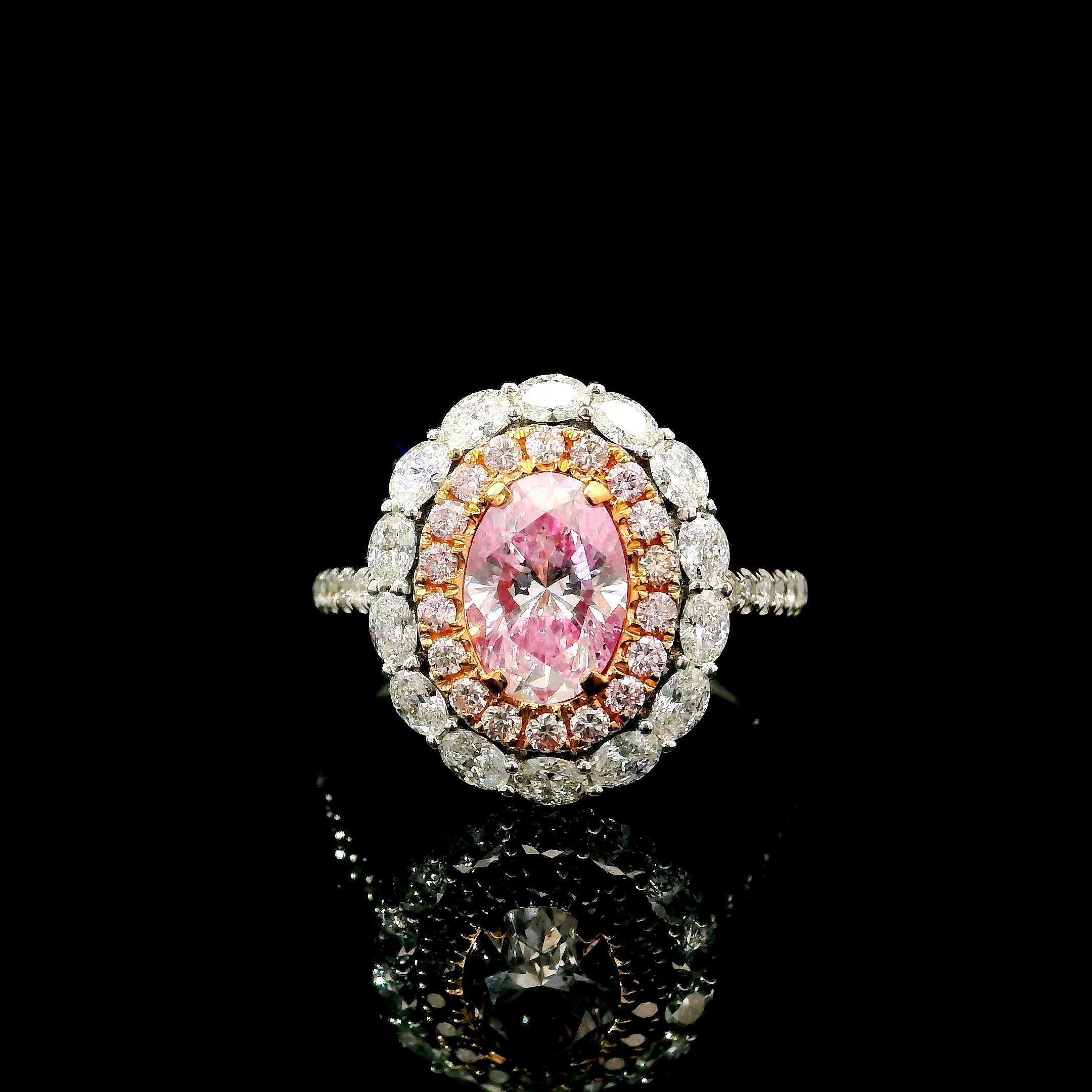 Anello in oro bianco 18 carati con diamanti
  
  Colore e caratura dell'oro: Oro bianco 18kt
  Peso: 3.34 grammi
  
  Imposta con...
  Tipo di pietra: Diamanti
  Forma: Ovale
  Carati: 1,06 ct
  Colore: Rosa tenue
  Chiarezza: I2
  
  Pietre