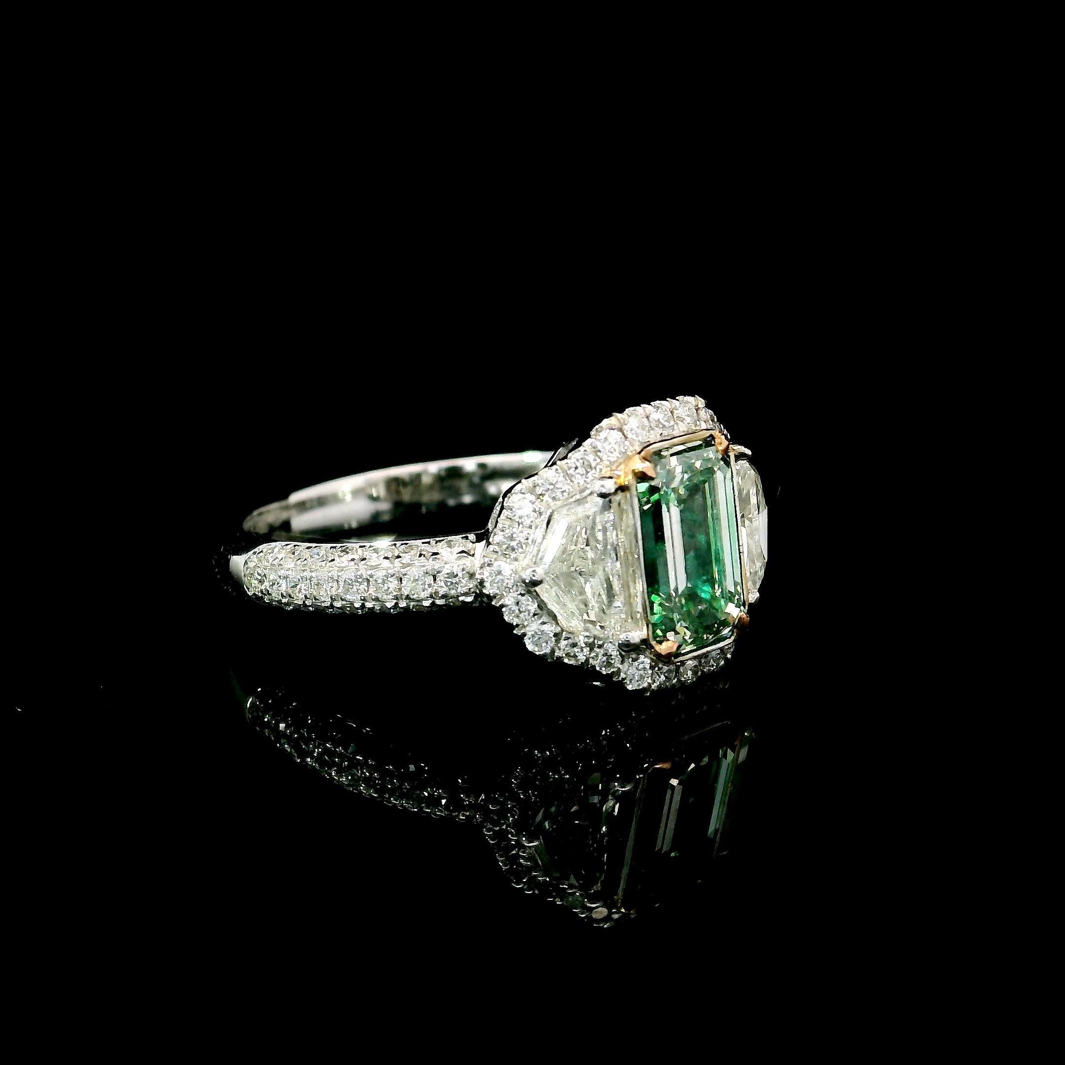 Taglio smeraldo Anello con diamante certificato GIA da 1,06 carati, di colore verde e di chiarezza VS in vendita