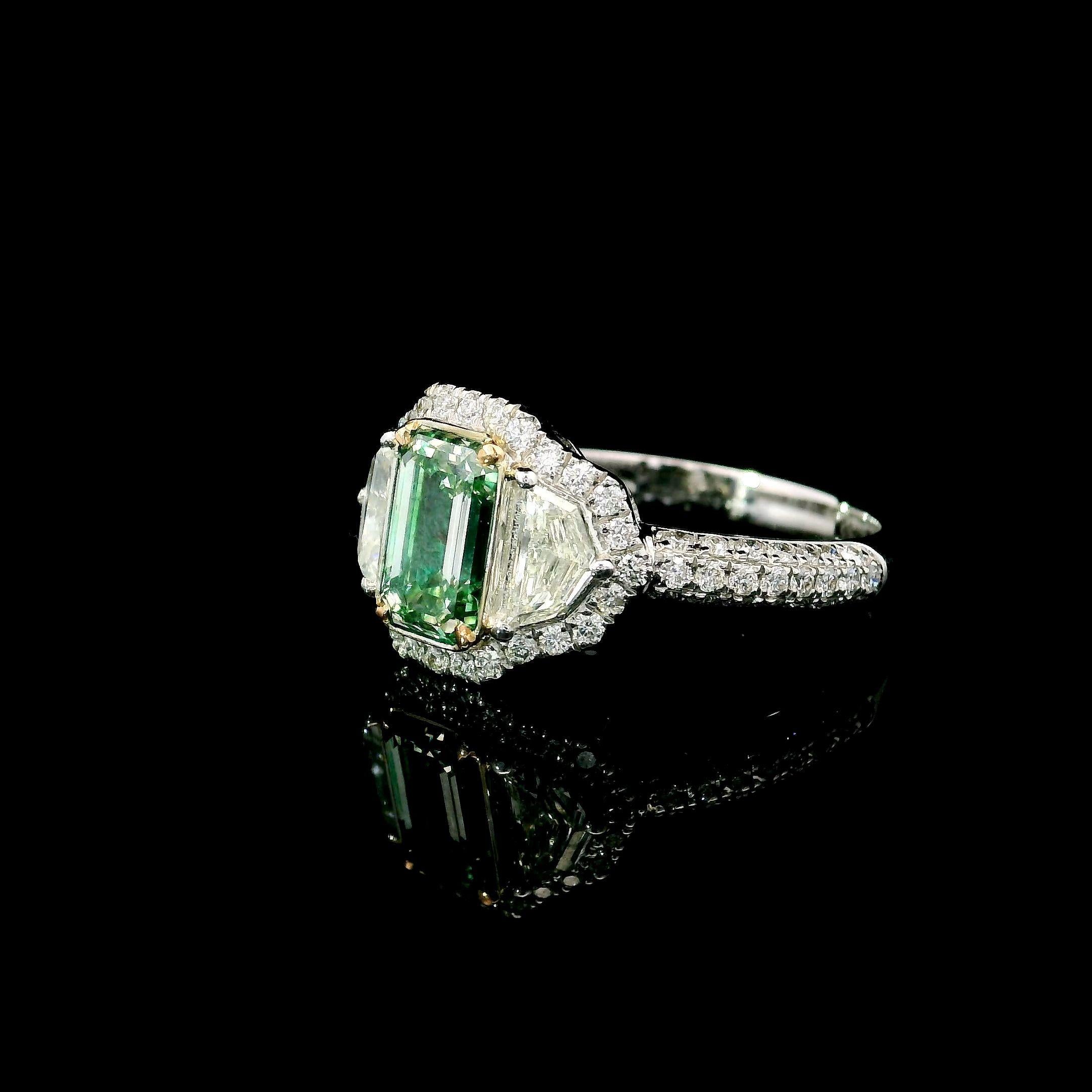 Anello con diamante certificato GIA da 1,06 carati, di colore verde e di chiarezza VS In condizioni Nuovo in vendita a บางรัก, TH