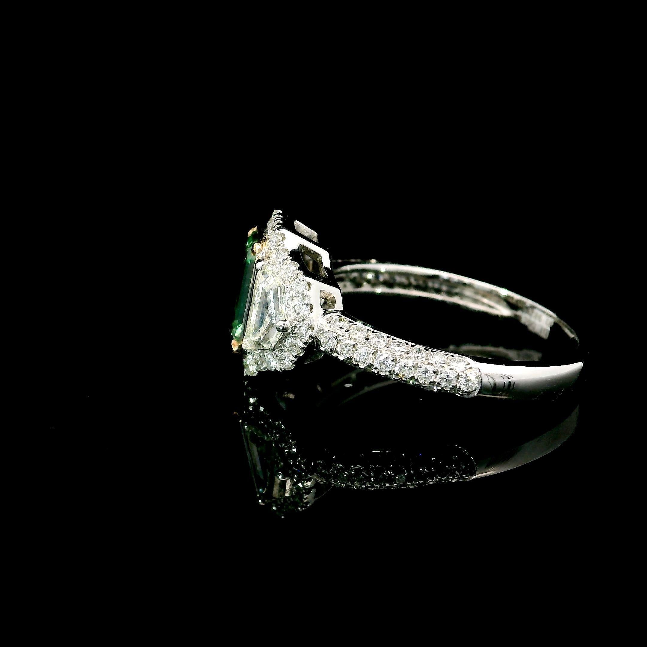 Anello con diamante certificato GIA da 1,06 carati, di colore verde e di chiarezza VS in vendita 1