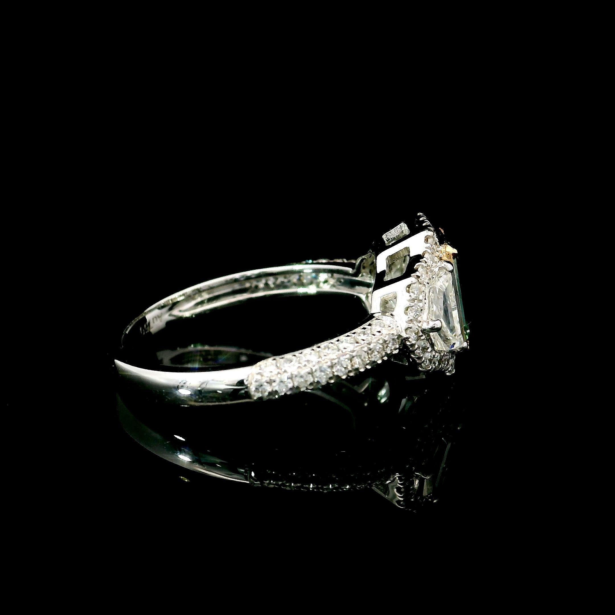 Anello con diamante certificato GIA da 1,06 carati, di colore verde e di chiarezza VS in vendita 2