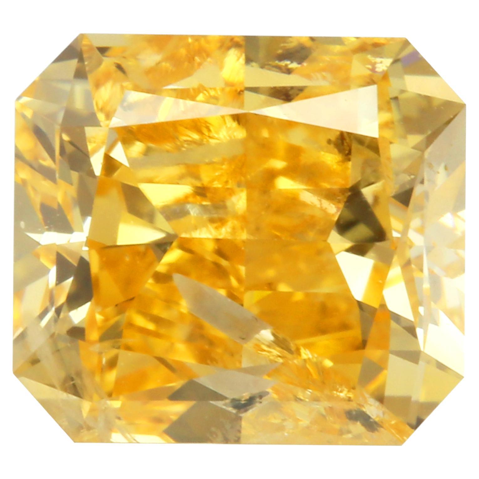Der atemberaubende 1,06-Karat-Diamant in Radiant-Form in intensivem Gelborange - GIA-zertifiziert:

Lassen Sie sich von der exquisiten Schönheit unseres 1,06-Karat-Diamanten in Radiant-Form verzaubern, der in dem seltenen und lebhaften Farbton Fancy