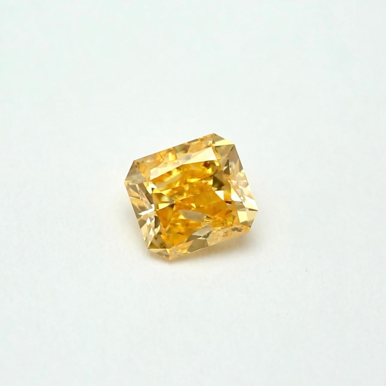 GIA-zertifiziert - 1,06 Karat intensiv gelblich-orangefarbener Diamant (Radiantschliff)