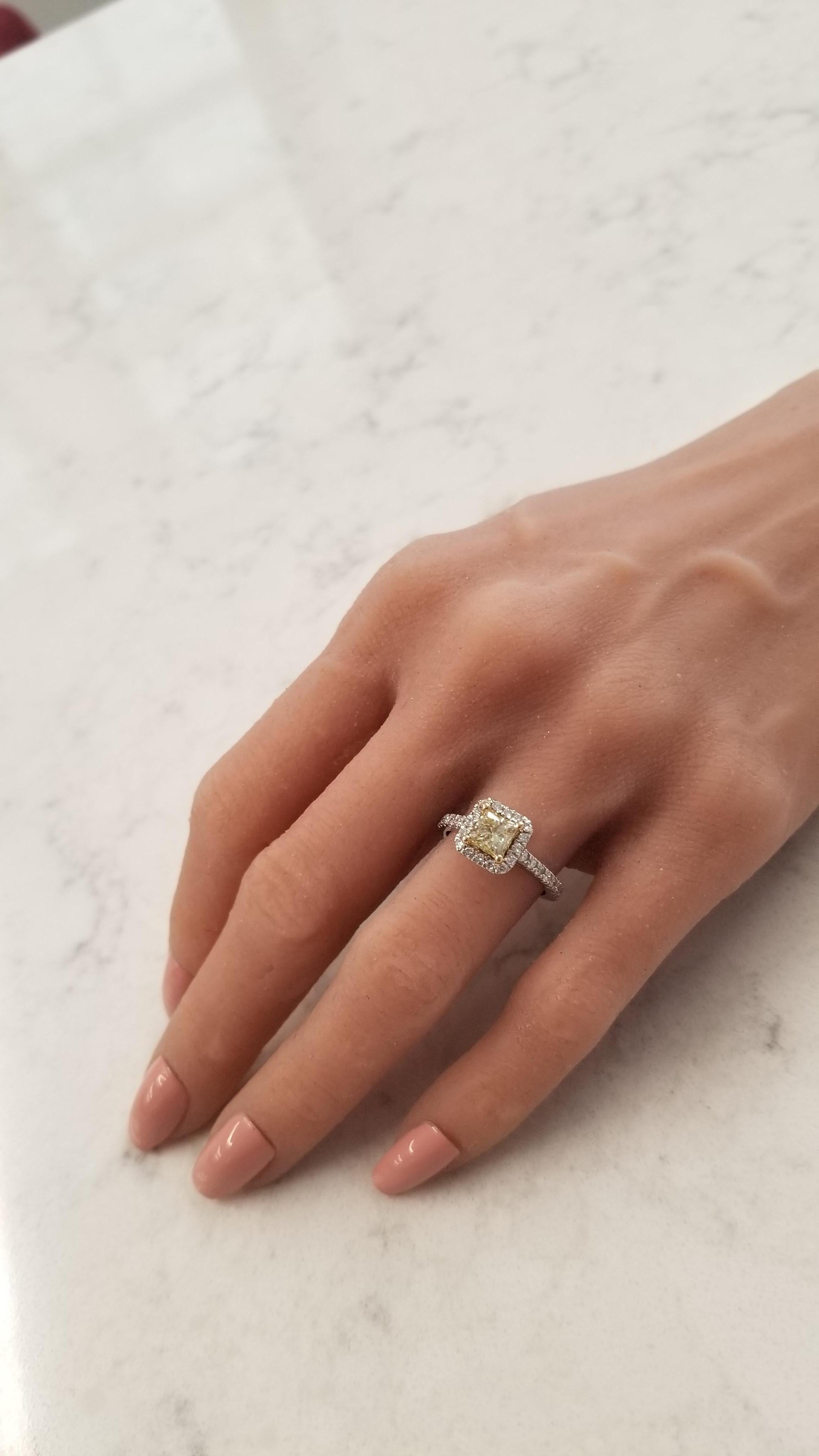 GIA zertifiziert 1::06 Karat Prinzessinnenschliff Fancy Yellow Diamond Cocktail Ring in 18K Damen