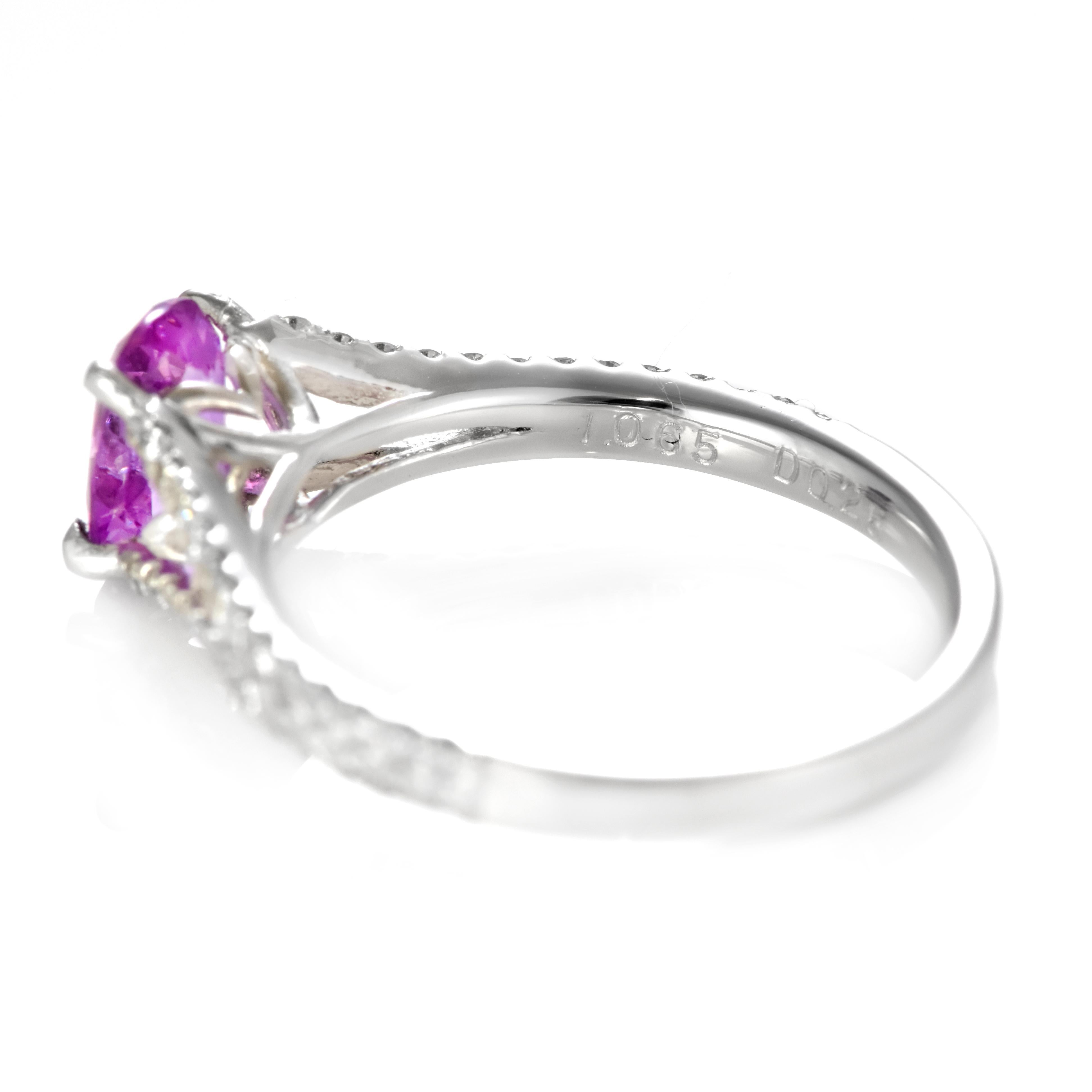 Bague en platine certifiée GIA de 1,06 carat de saphir rose non chauffé et de diamant en vente 5