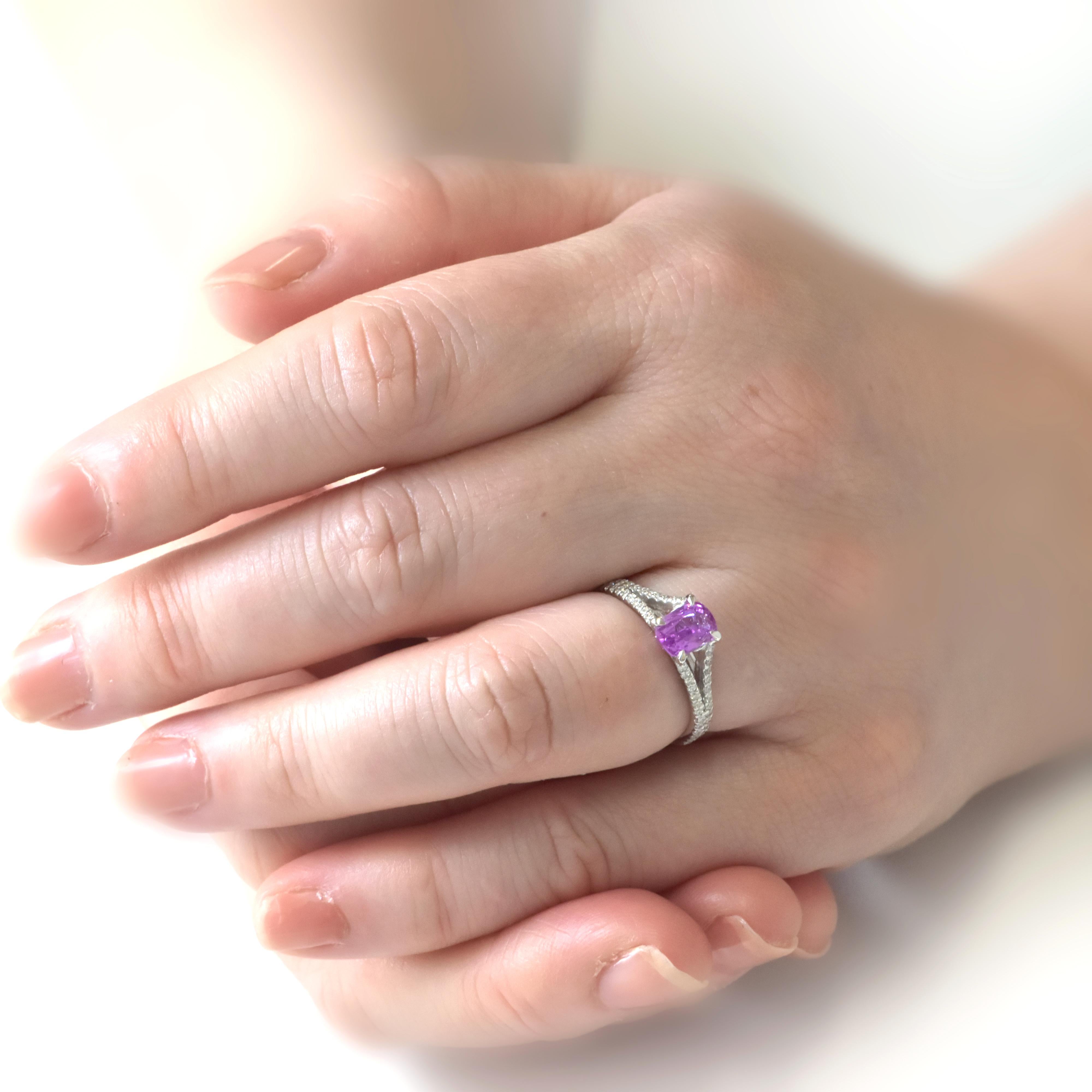 Bague en platine certifiée GIA de 1,06 carat de saphir rose non chauffé et de diamant en vente 6