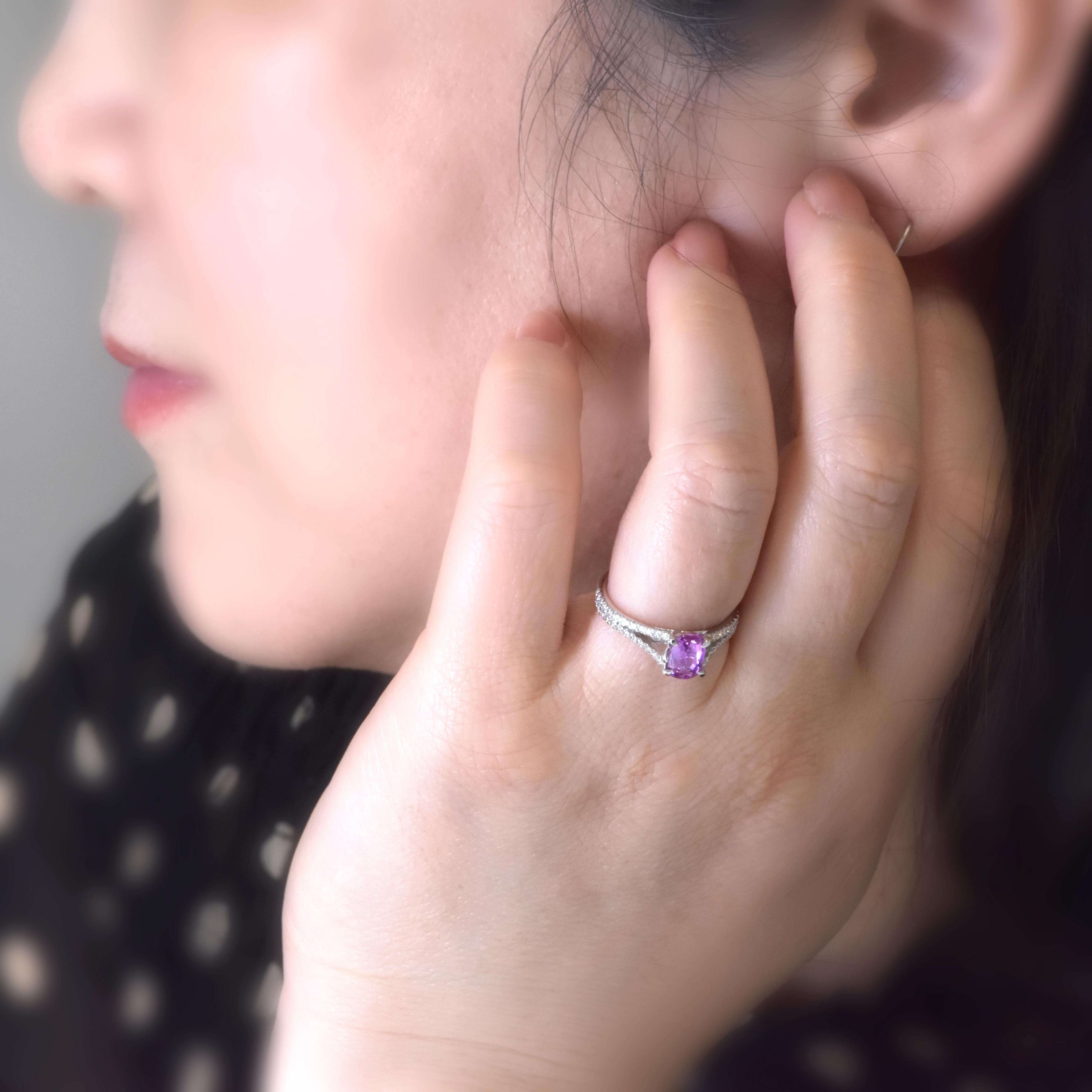 Bague en platine certifiée GIA de 1,06 carat de saphir rose non chauffé et de diamant en vente 7