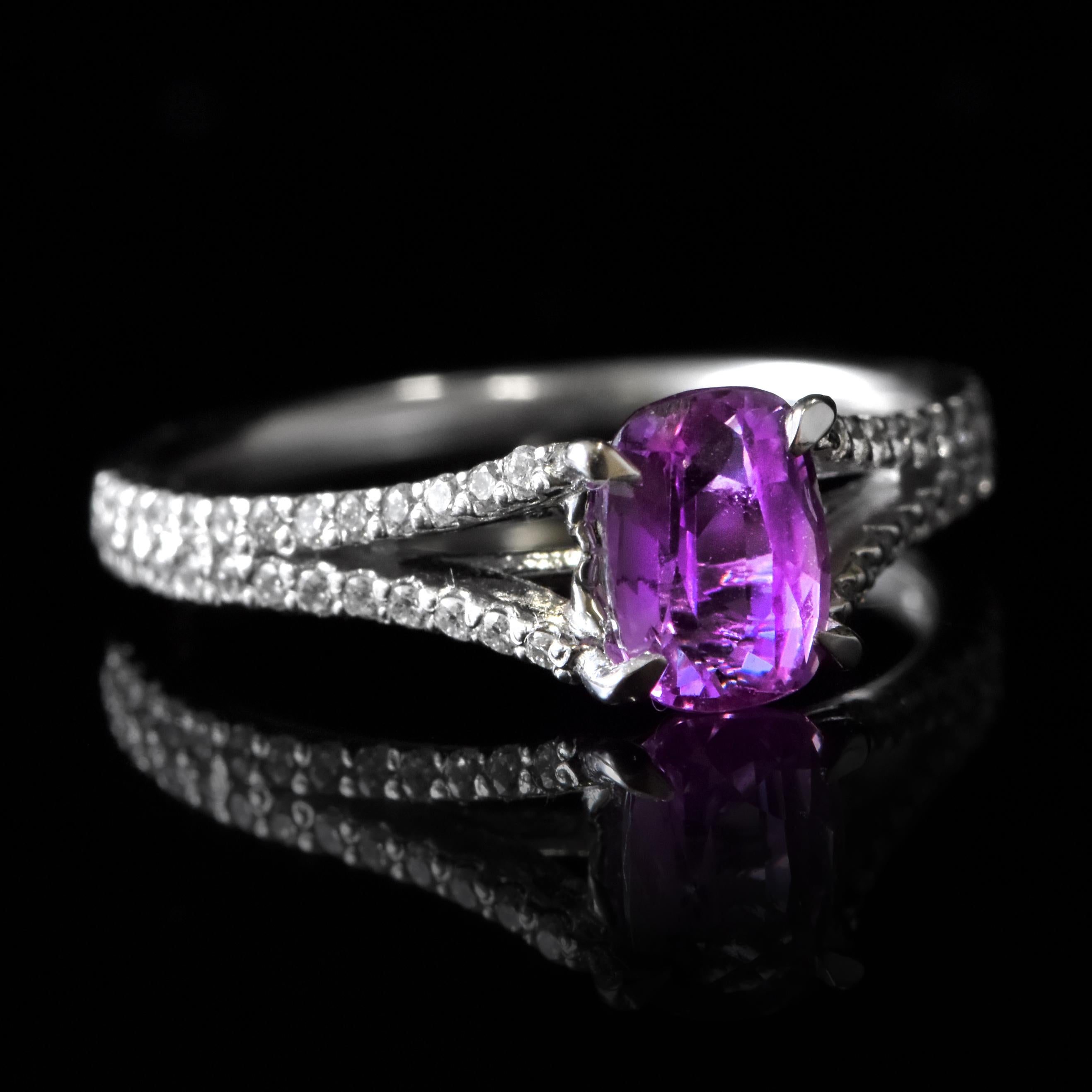 Bague en platine certifiée GIA de 1,06 carat de saphir rose non chauffé et de diamant en vente 8