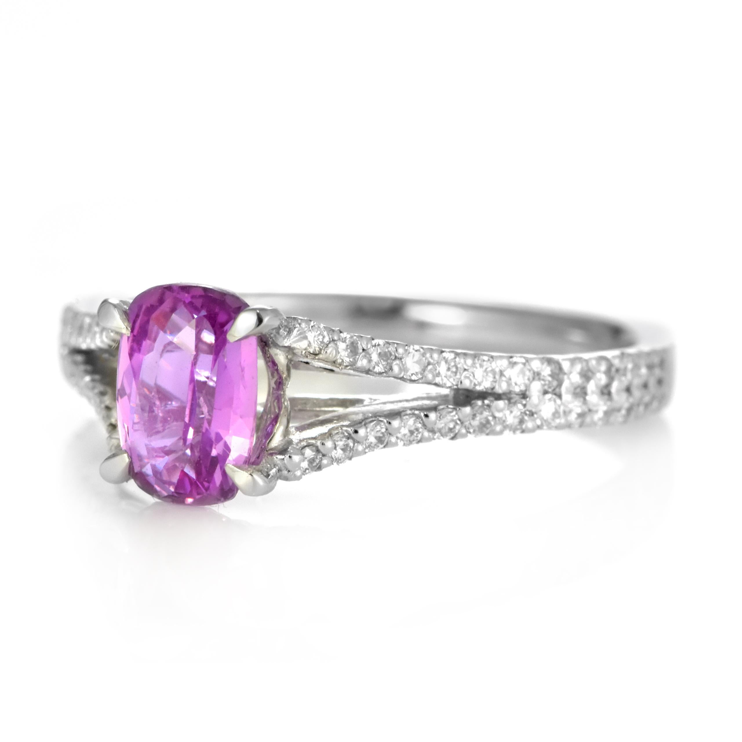 Bague en platine certifiée GIA de 1,06 carat de saphir rose non chauffé et de diamant Neuf - En vente à Tokyo, JP