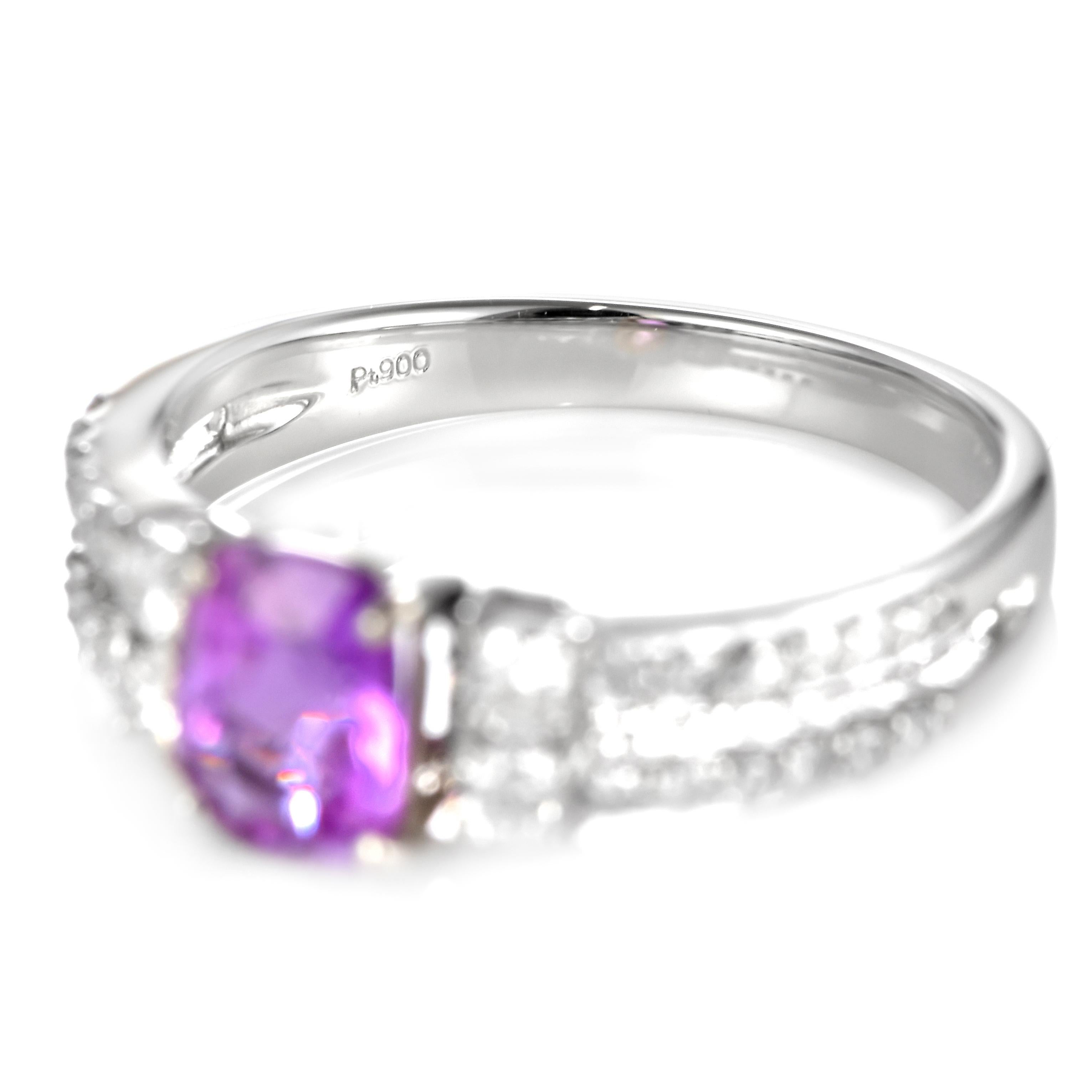 GIA Certified 1.06 Carat Unheated Pink Sapphire & Diamond Ring Made in Platinum In New Condition For Sale In Tokyo, JP