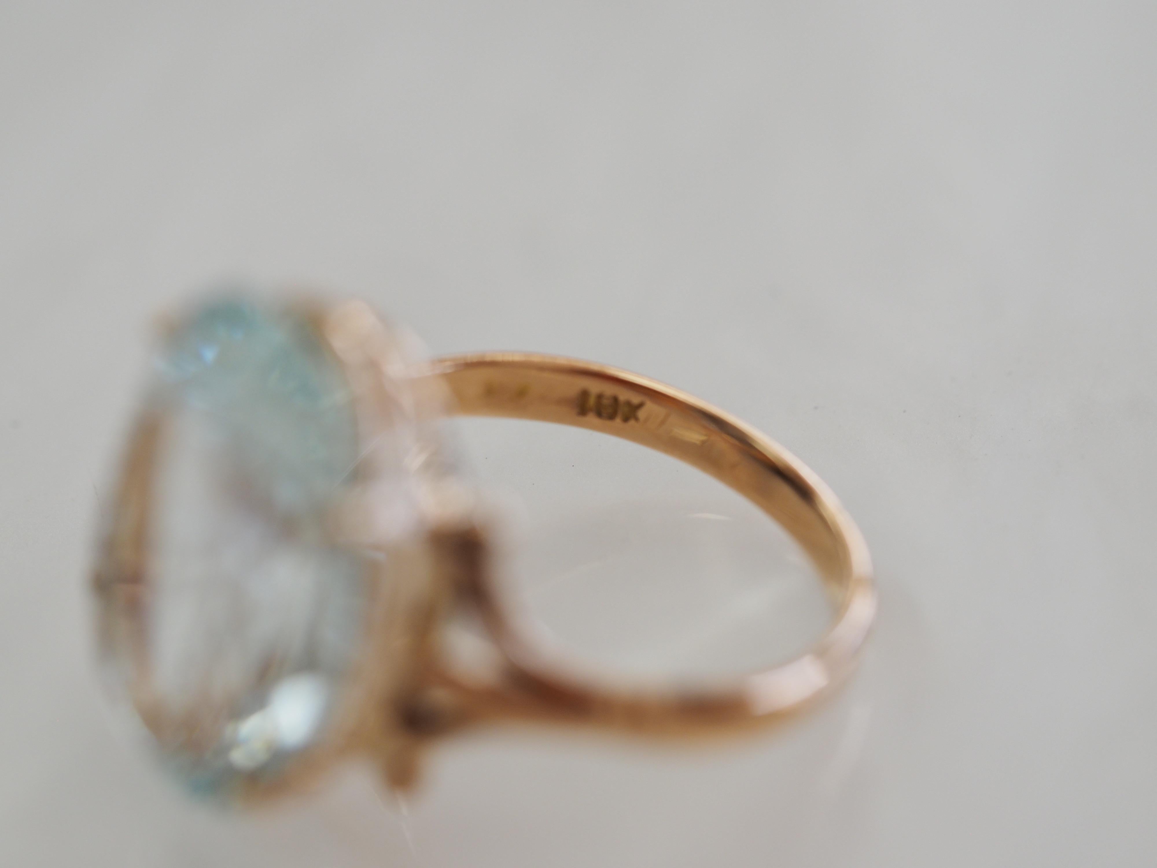 Oval Cut GIA Certified 10.60 Carat Aquamarine Yellow Gold Vintage Ring For Sale
