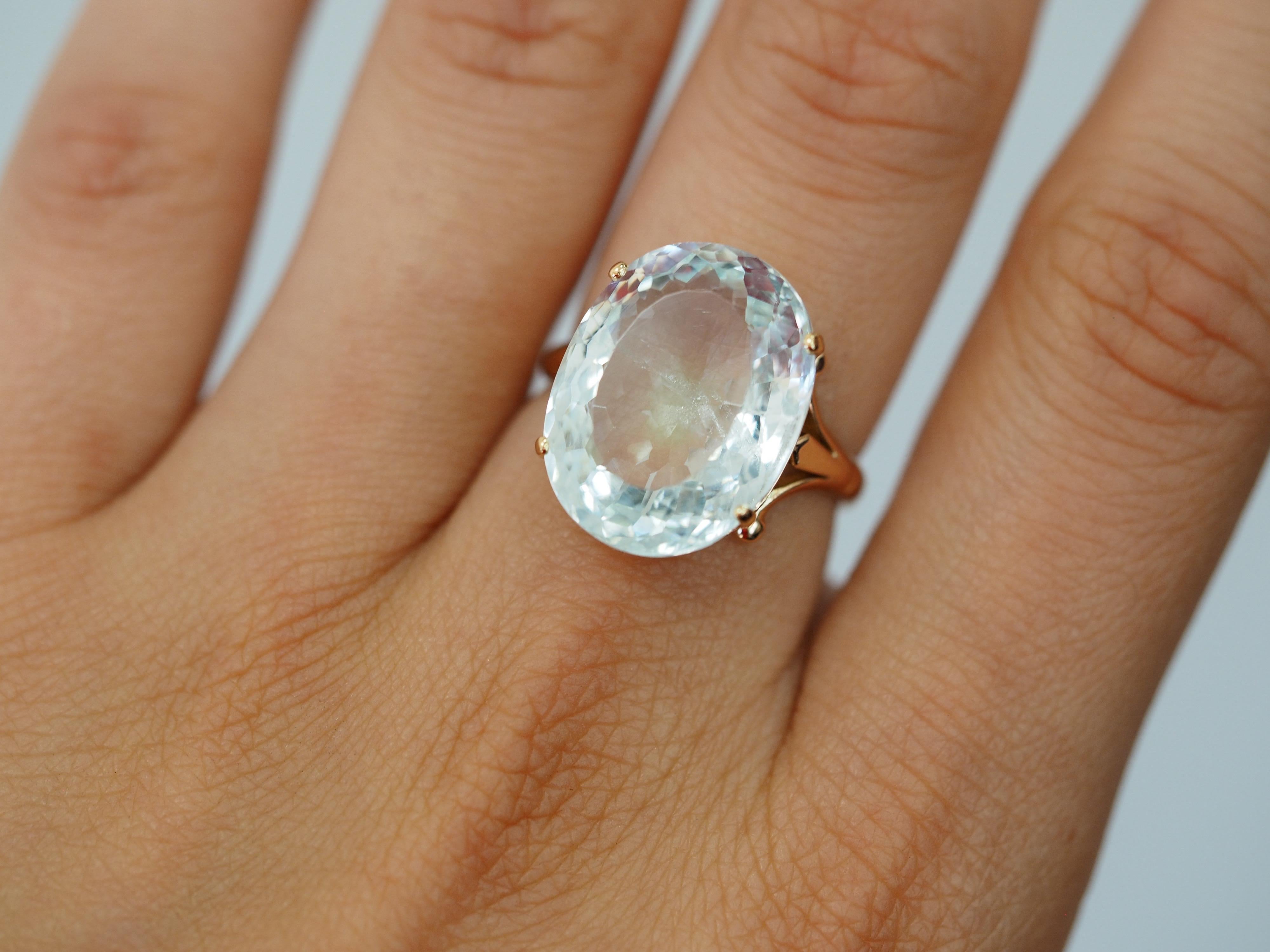 Women's or Men's GIA Certified 10.60 Carat Aquamarine Yellow Gold Vintage Ring For Sale