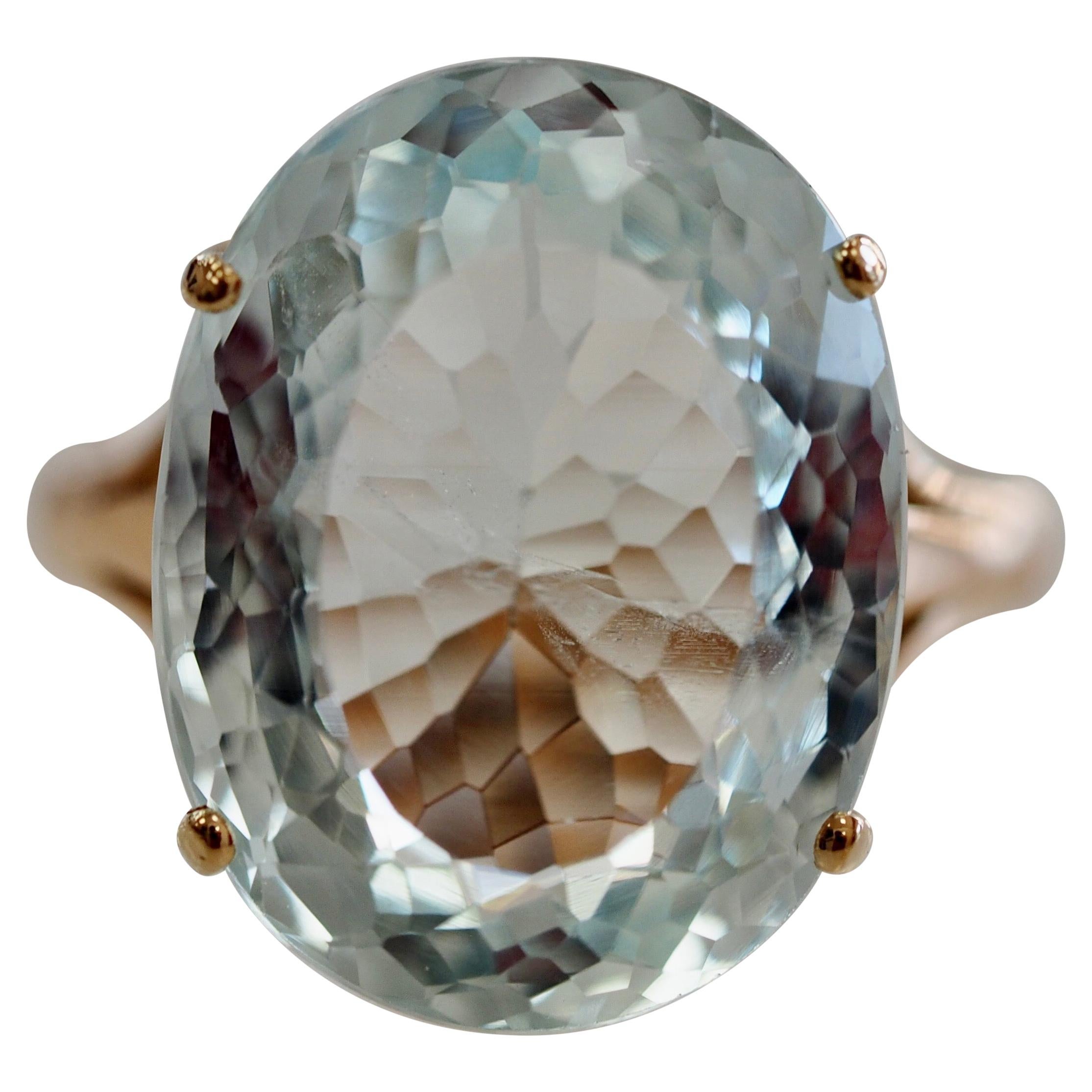 GIA Certified 10.60 Carat Aquamarine Yellow Gold Vintage Ring en vente