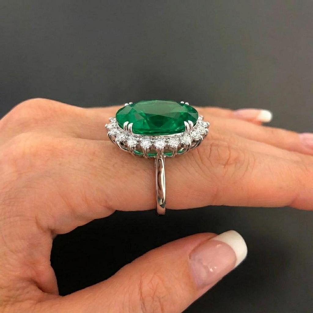 GIA-zertifiziert 10,64 Karat Minor Oil Emerald Diamantring für Damen oder Herren im Angebot