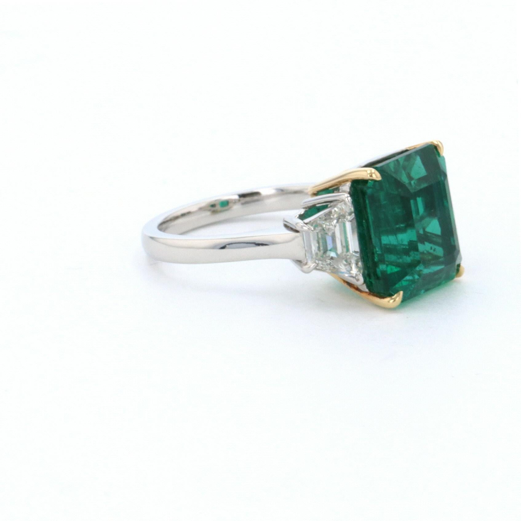 GIA-zertifizierter 10,67 Karat Smaragd-Diamantring (Smaragdschliff) im Angebot