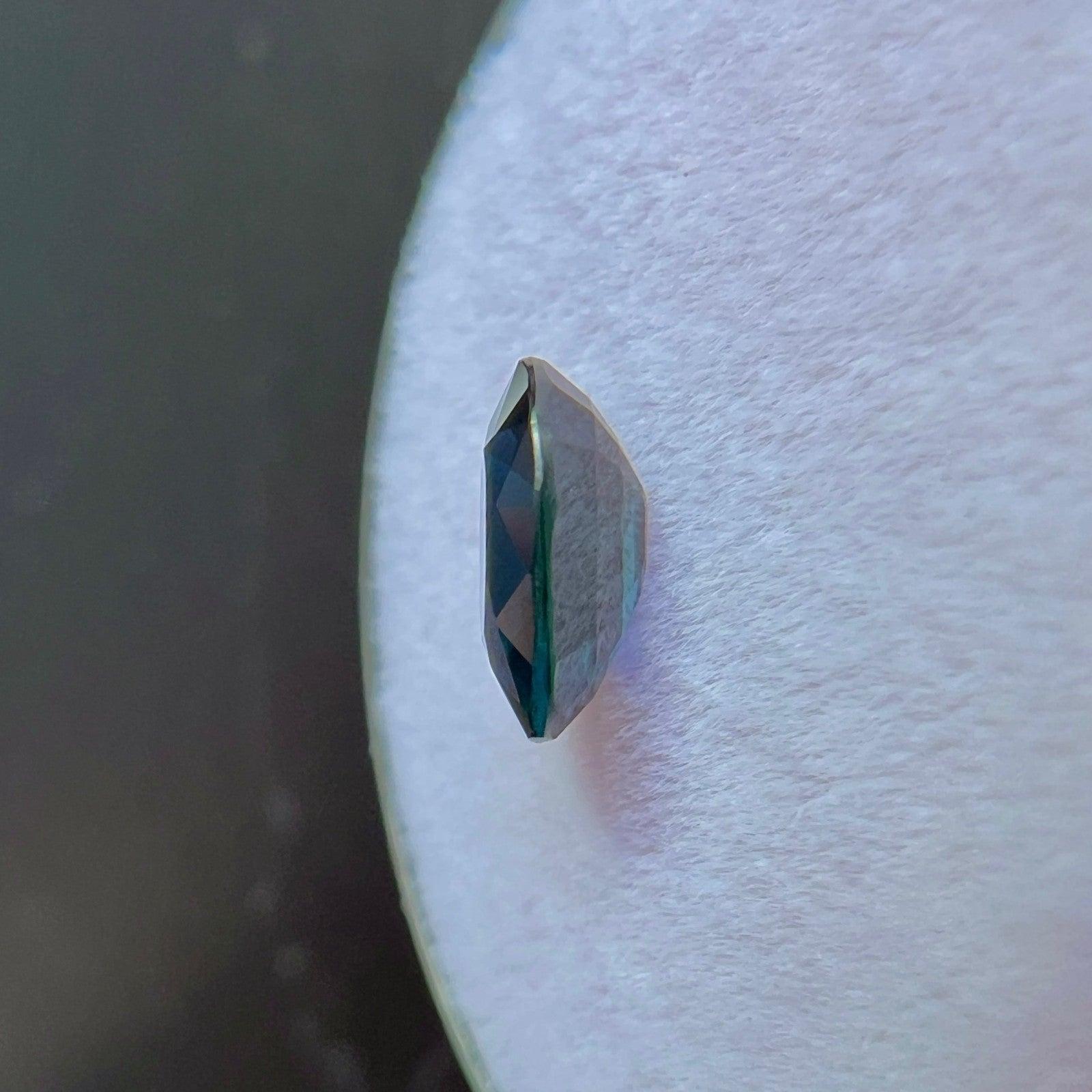 Femenino o masculino Zafiro Azul Profundo 7x5,5mm Oval Certificado GIA 1,06ct Natural Sin Tratar en venta