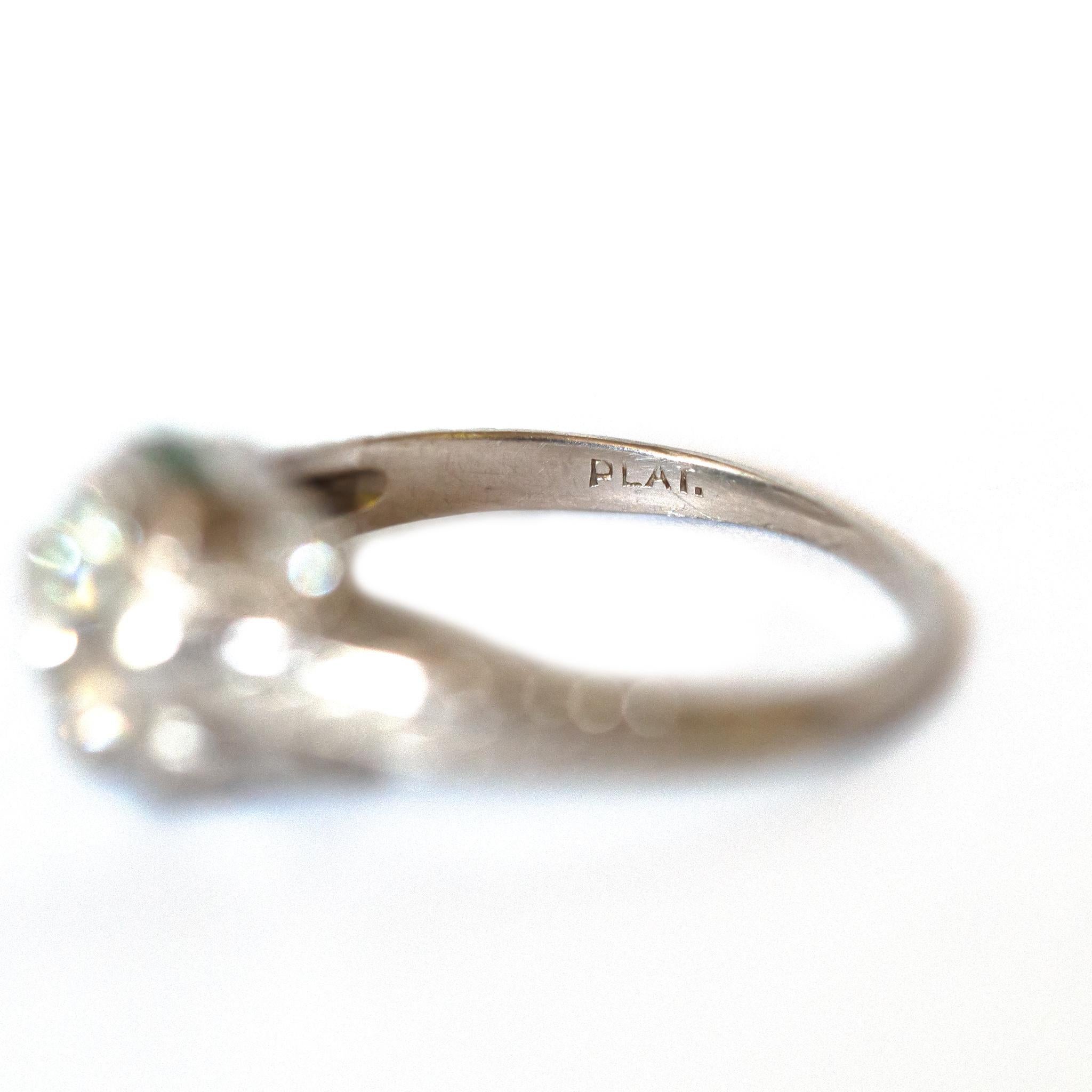 Women's GIA Certified 1.07 Carat Diamond Platinum Engagement Ring For Sale