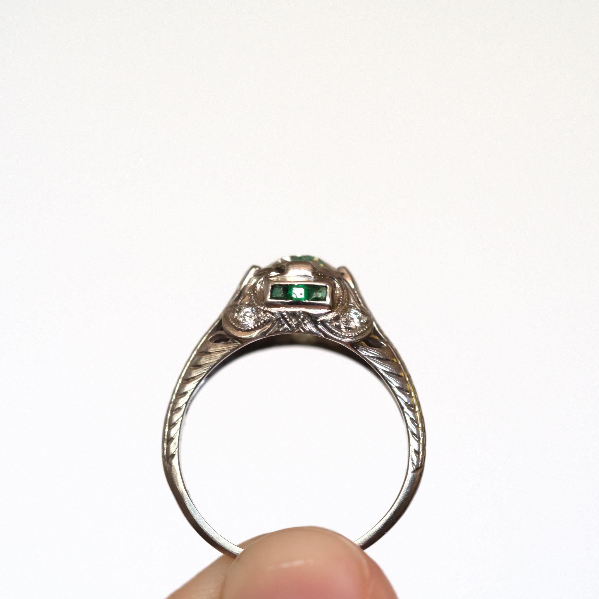 GIA Certified 1.07 Carat Diamond Platinum Engagement Ring For Sale 1