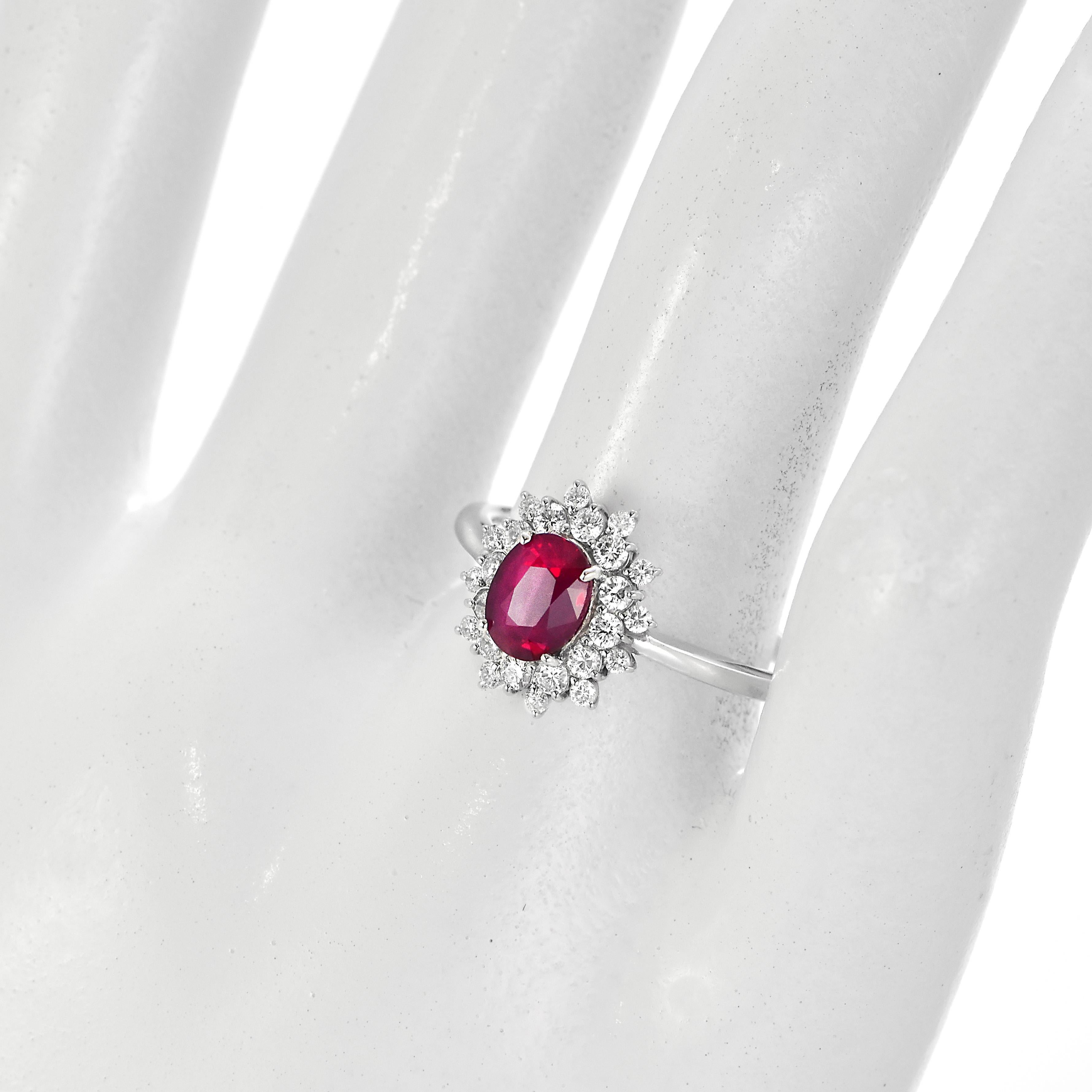 GIA Certified 1.07 Carat Pigeon's Blood Red Burmese Ruby Ring Made in Platinum In New Condition For Sale In Tokyo, JP