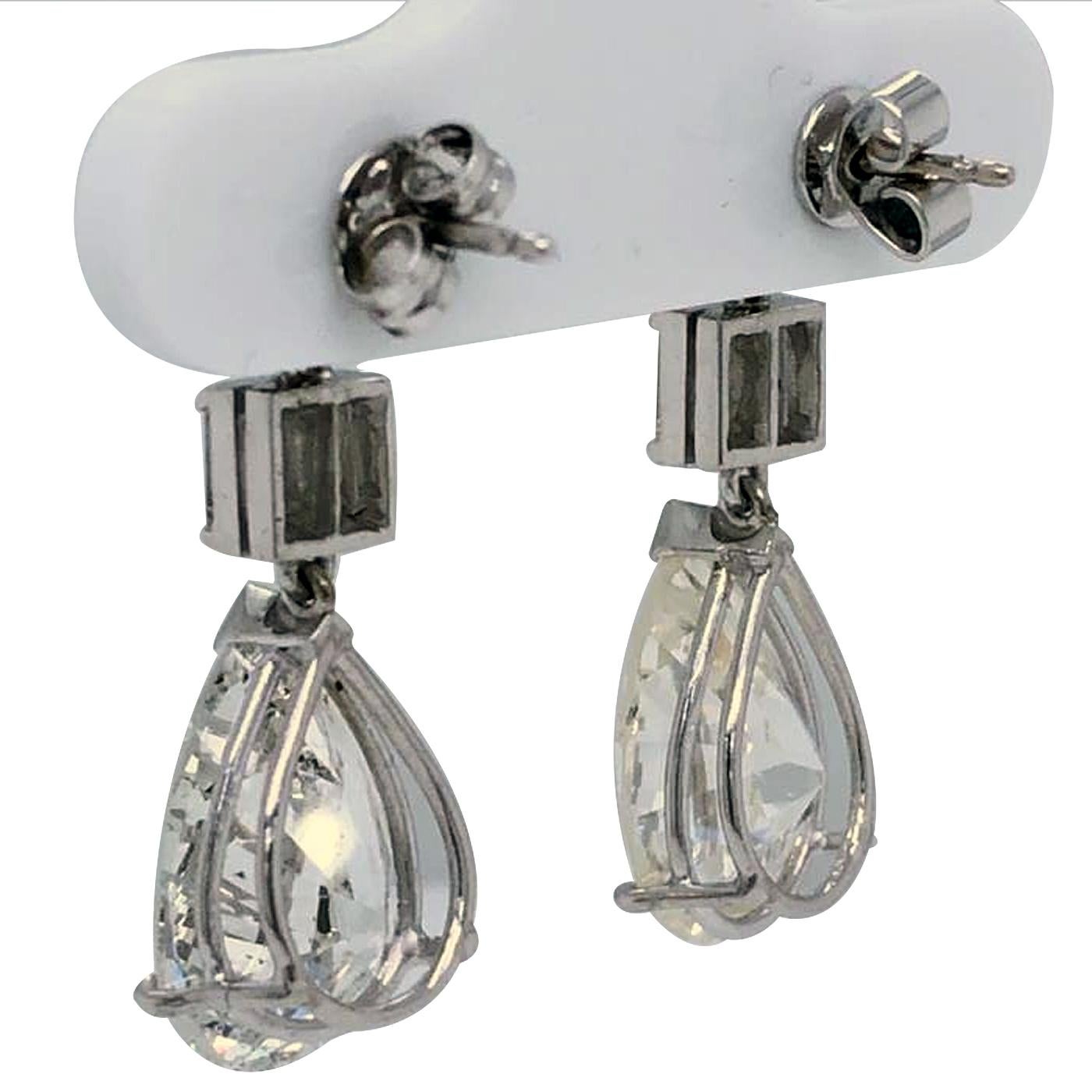 GIA-zertifiziert 10,70ct. Diamant-Tropfen-Ohrringe mit montierten birnenförmigen & runden Diamanten (Romantik) im Angebot
