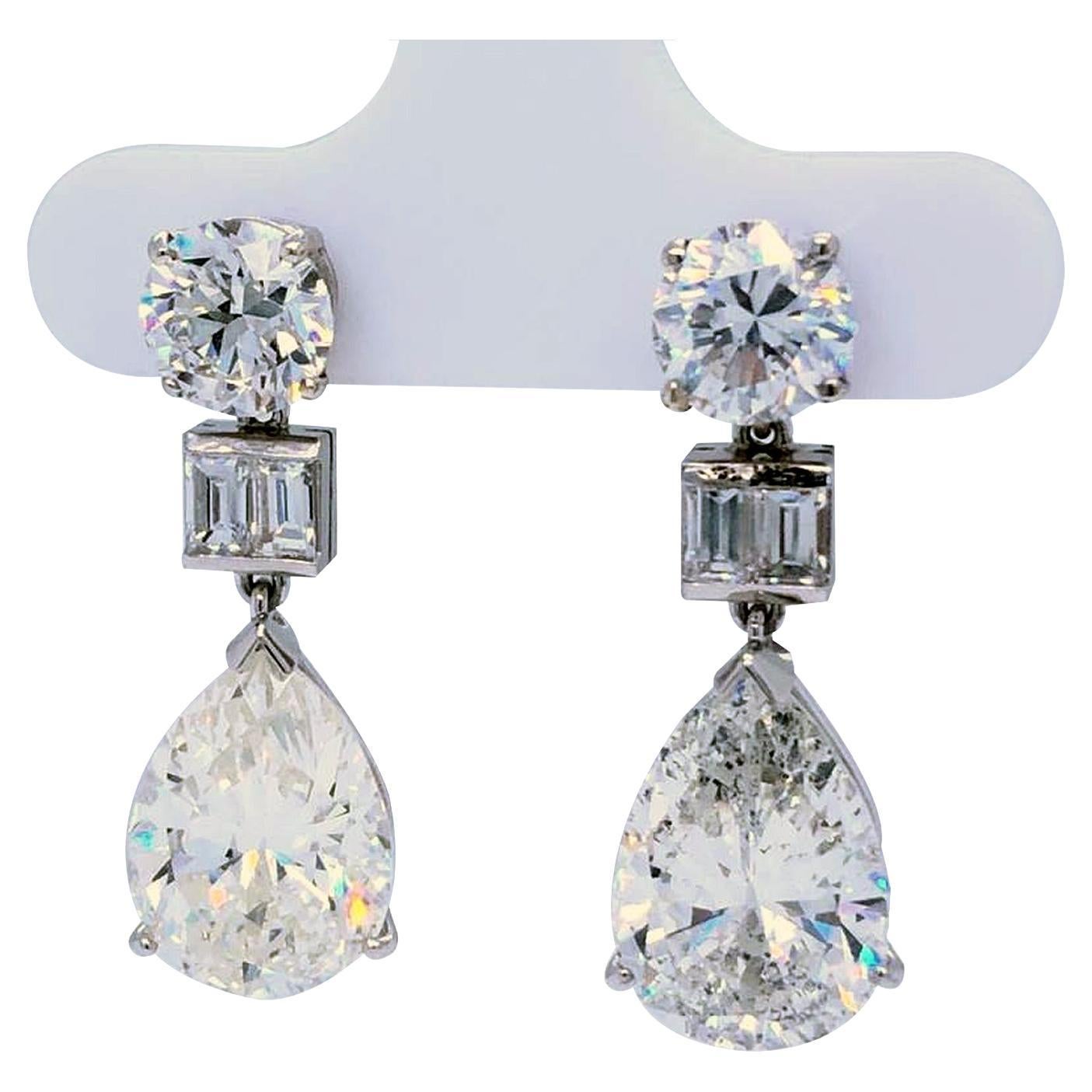 GIA-zertifiziert 10,70ct. Diamant-Tropfen-Ohrringe mit montierten birnenförmigen & runden Diamanten im Angebot
